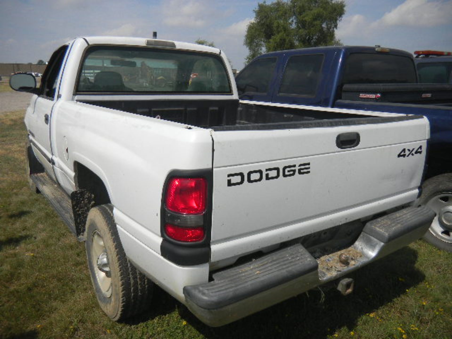 2001 Dodge 1500 SLT - V-8 Magnum 1/2 Ton Pickup (White) - Asset I.D. #557 - Last of Vin (S294927) - Image 3 of 8