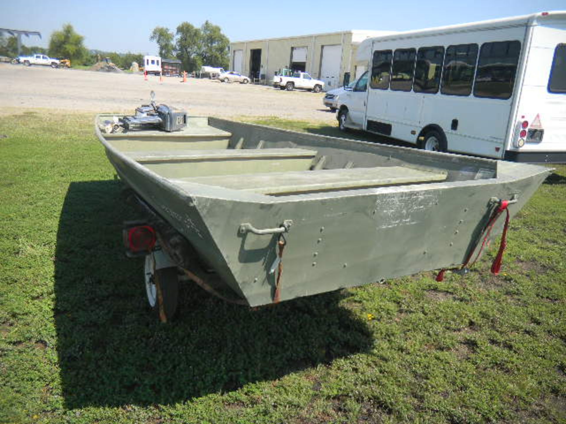 Alumacraft - Flat Bottom Boat, (6) Hp Yamaha Engine, & Trailer - Asset I.D. #518 - Image 3 of 6
