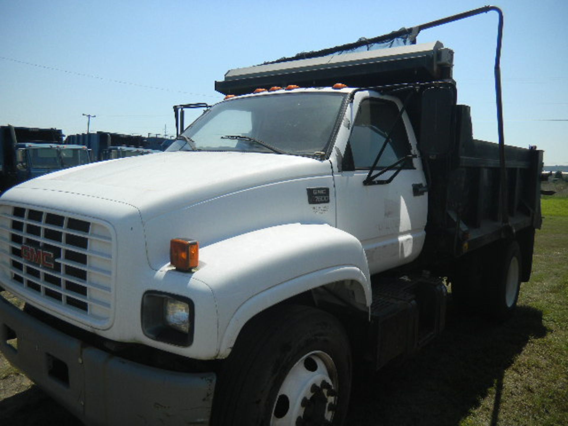 2000 GMC C7500 White 2 Ton Dump Truck - Asset I.D. #779 - Last of Vin (J503553) - Image 3 of 8
