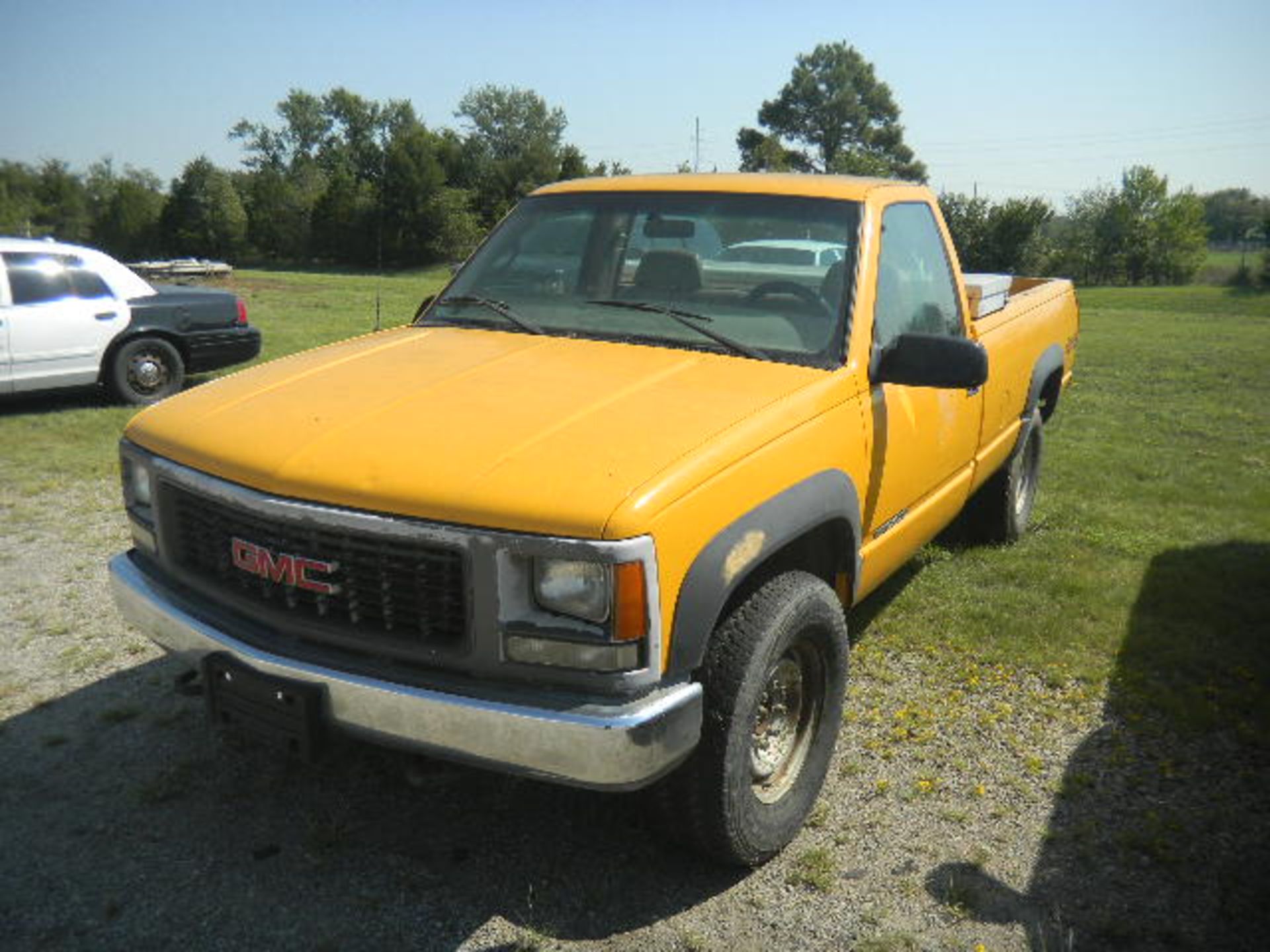 2000 GMC Sierra SL 4x4 Pickup Truck - With White Toolbox - Asset I.D. (416) - Last of Vin (509418)