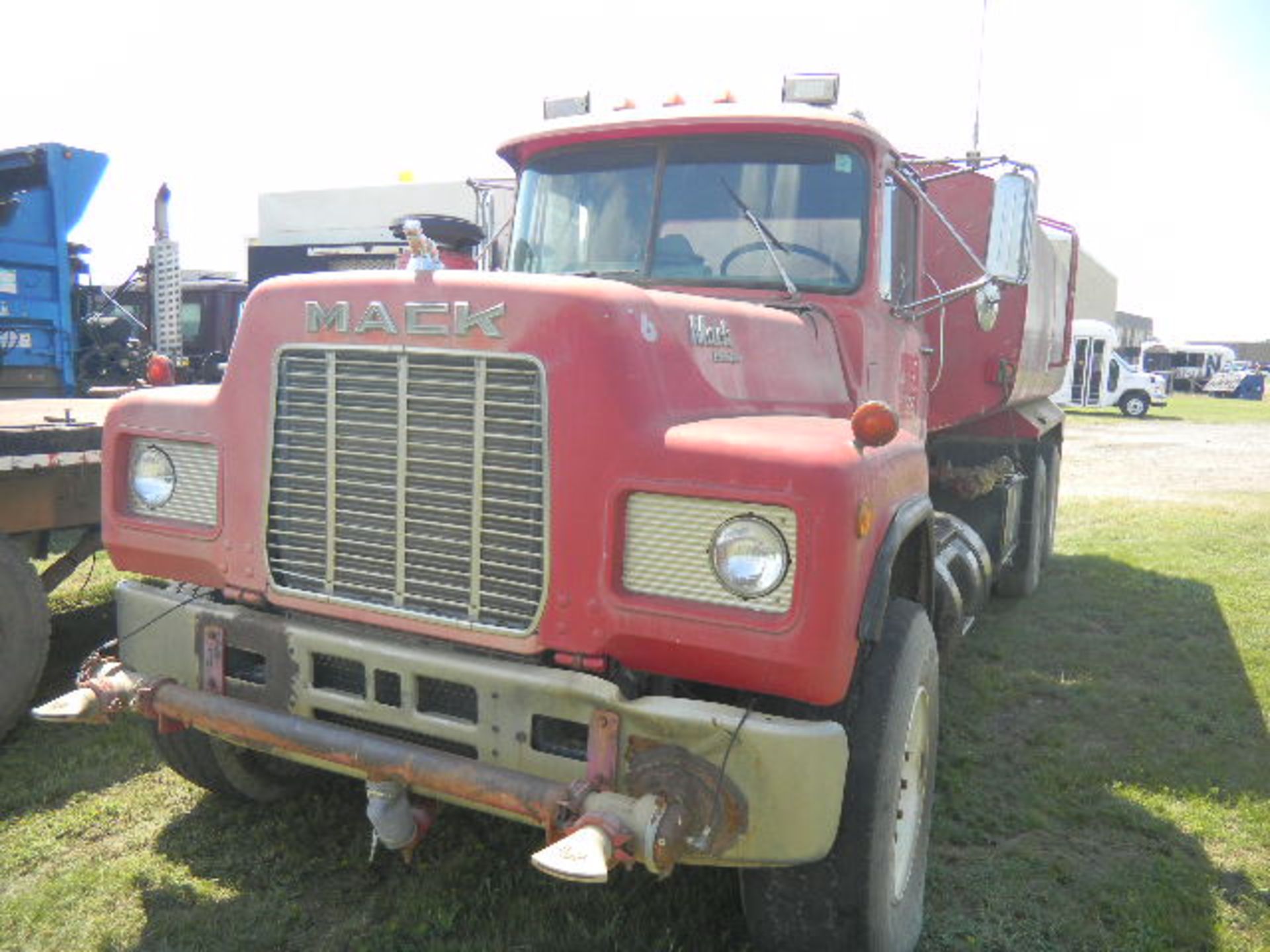 1986 Mack EconoDyne Model - R686ST - Water Truck - Image 3 of 12