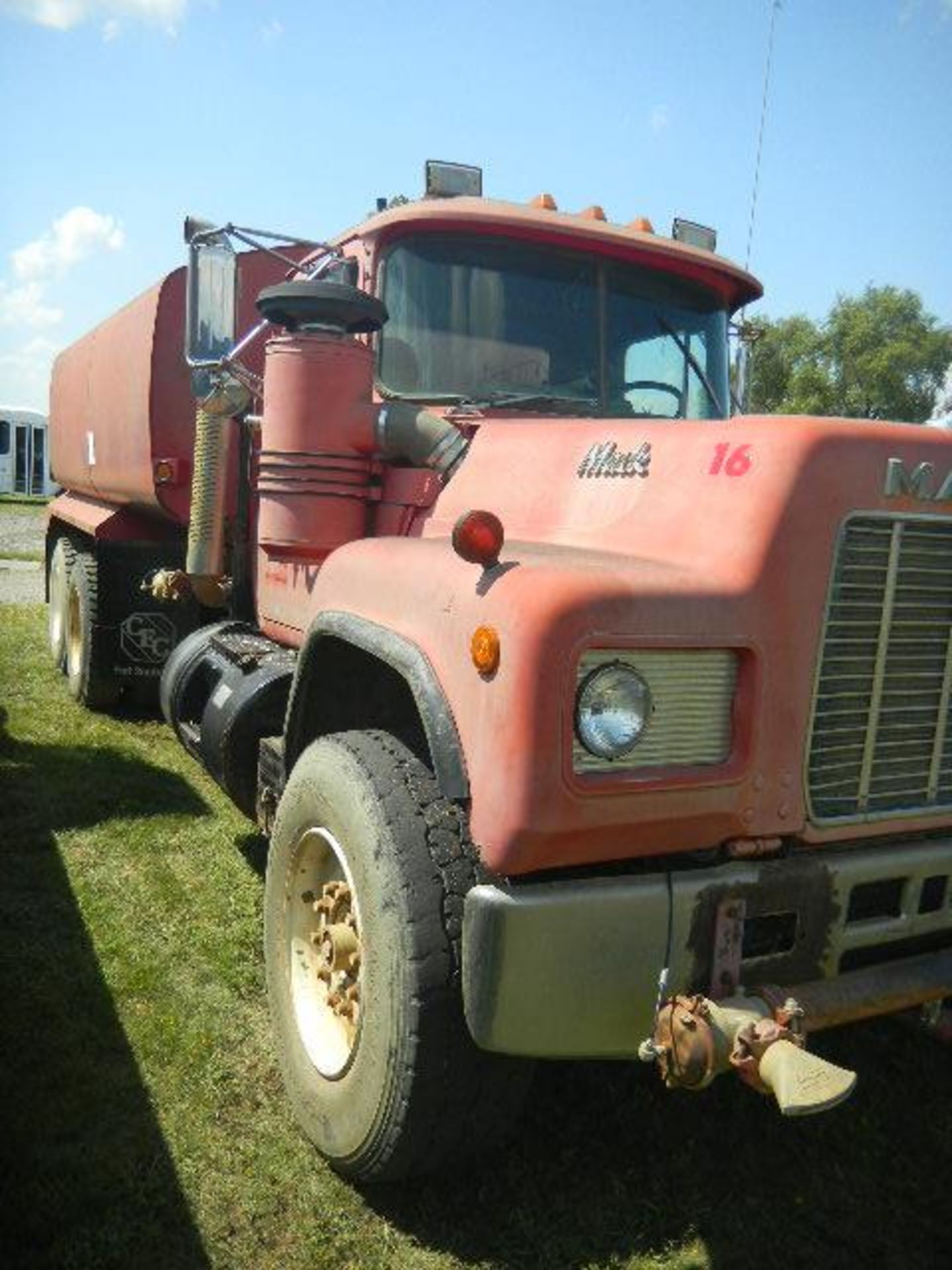 1986 Mack EconoDyne Model - R686ST - Water Truck - Image 2 of 12