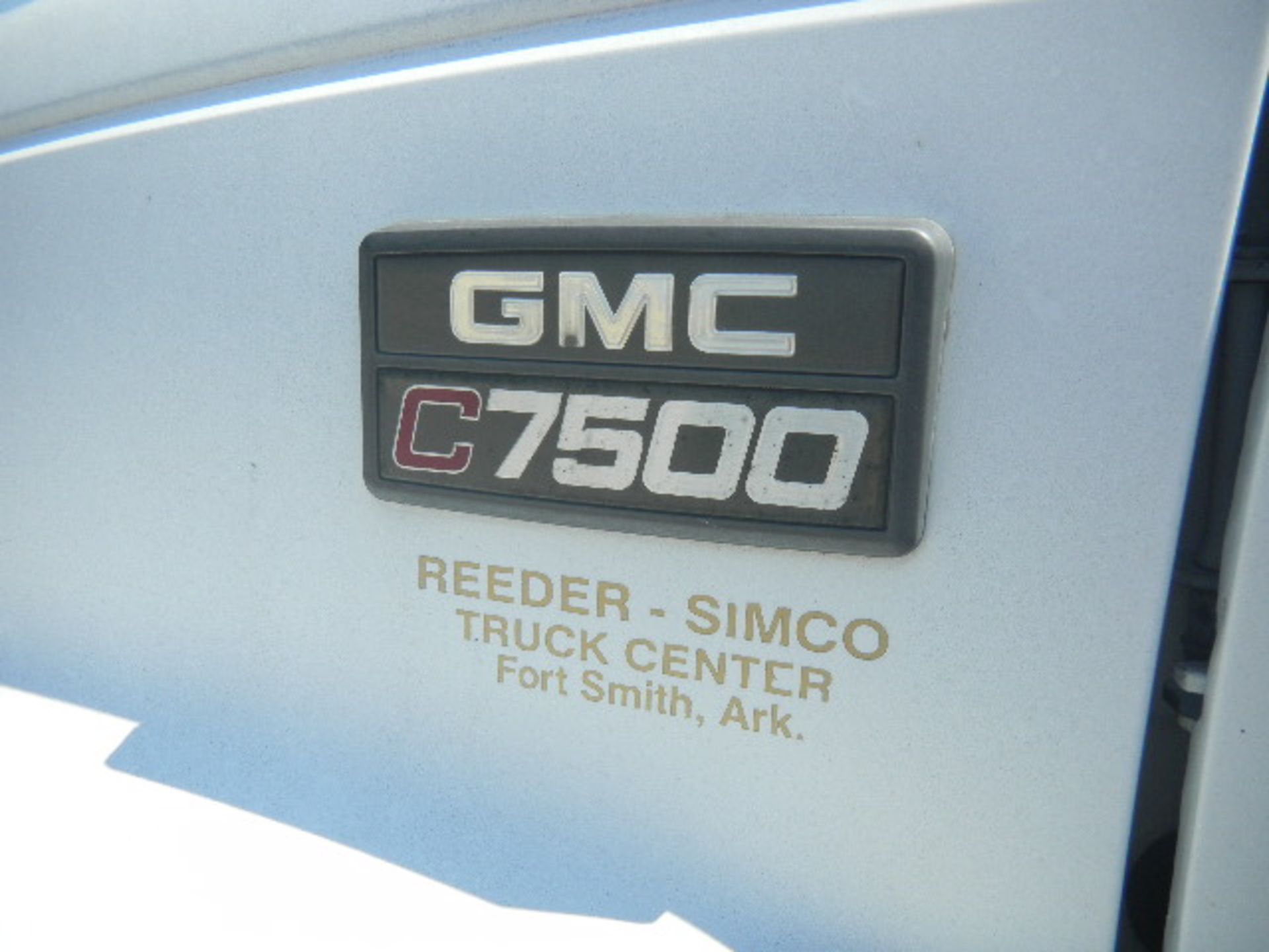 2000 GMC C7500 White 2 Ton Dump Truck - Asset I.D. #779 - Last of Vin (J503553) - Image 4 of 8