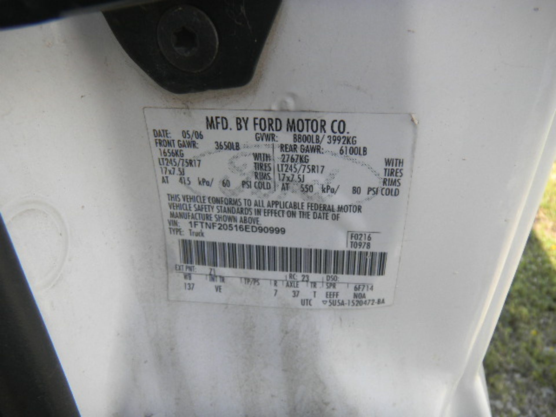 2006 Ford F250 "Sign Truck" With Metal Rack & Compressor - Asset I.D. #945 - Last of Vin (D90999) - Image 8 of 8