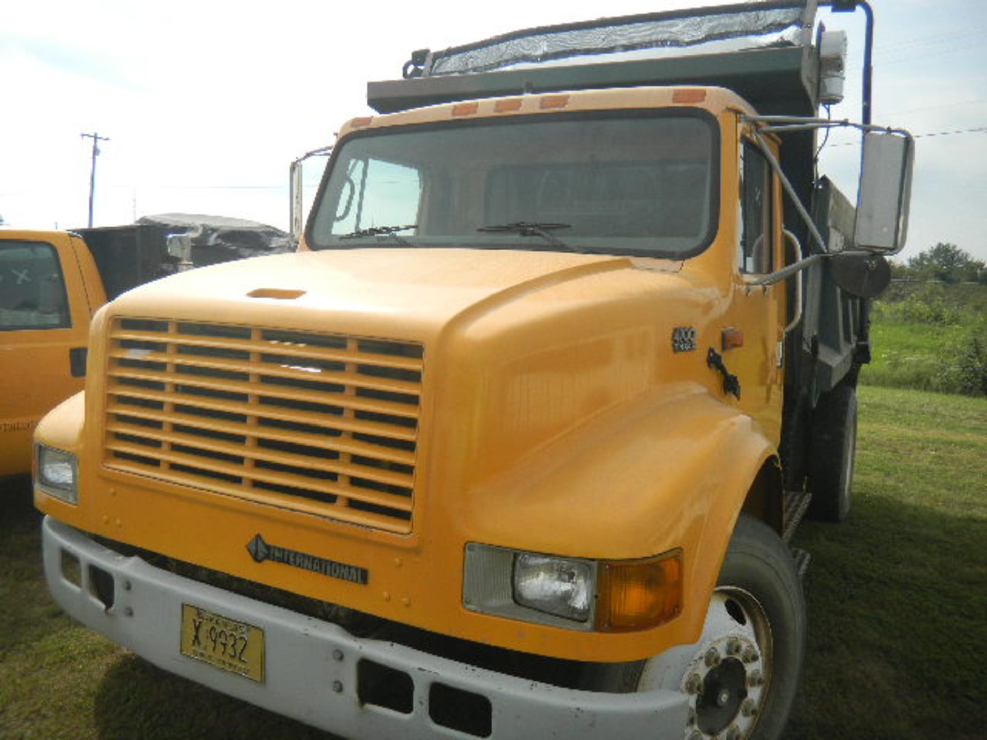 2000 International 4700 T444E (Yellow) - Asset I.D. #348 - Last of Vin (H346596) - Image 3 of 10