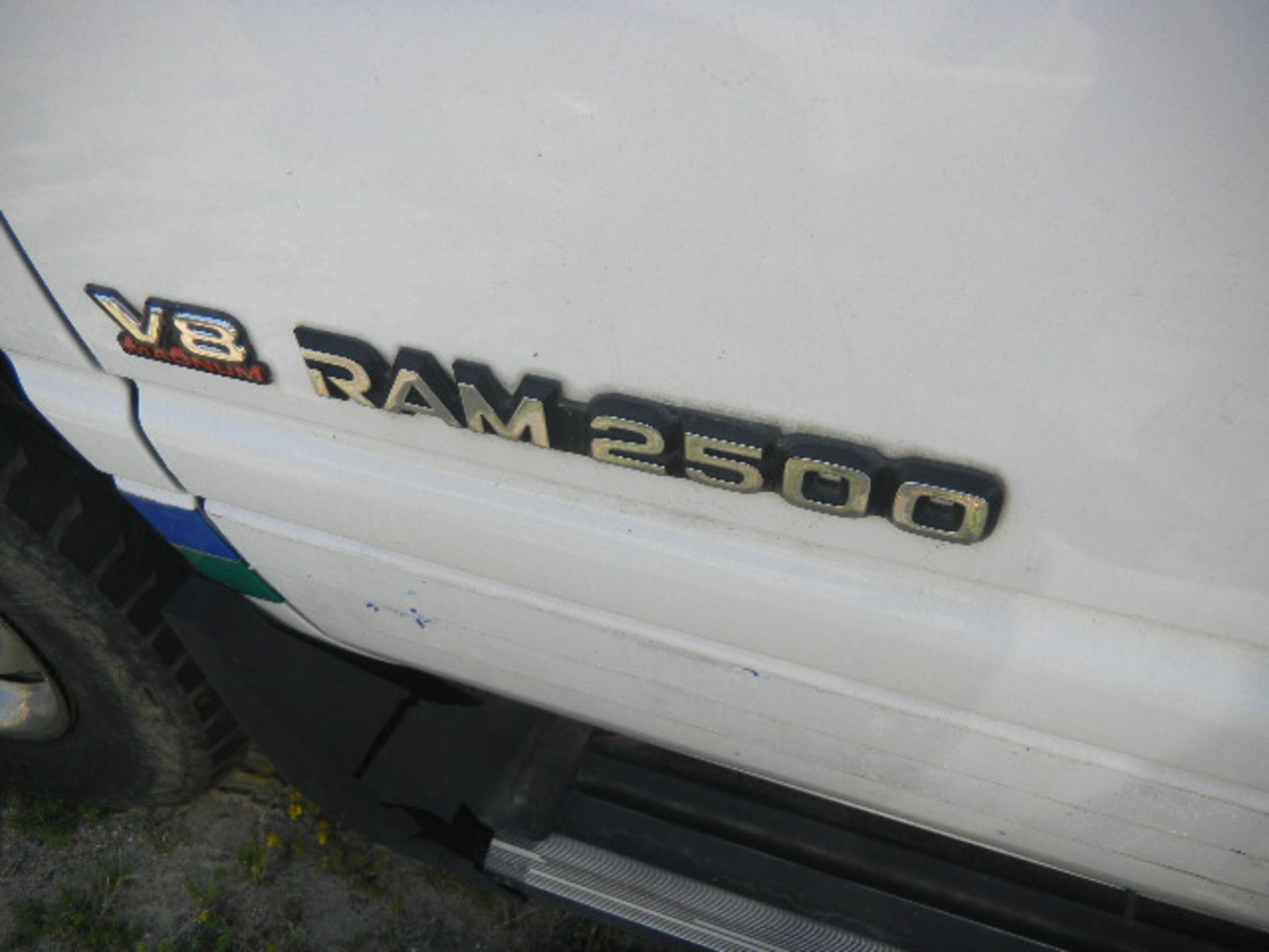 2000 Dodge Ram 2500 White Pickup w/Diamond Plate Fuel Tanks - Asset I.D.#482 - Last of Vin (276108) - Image 8 of 9
