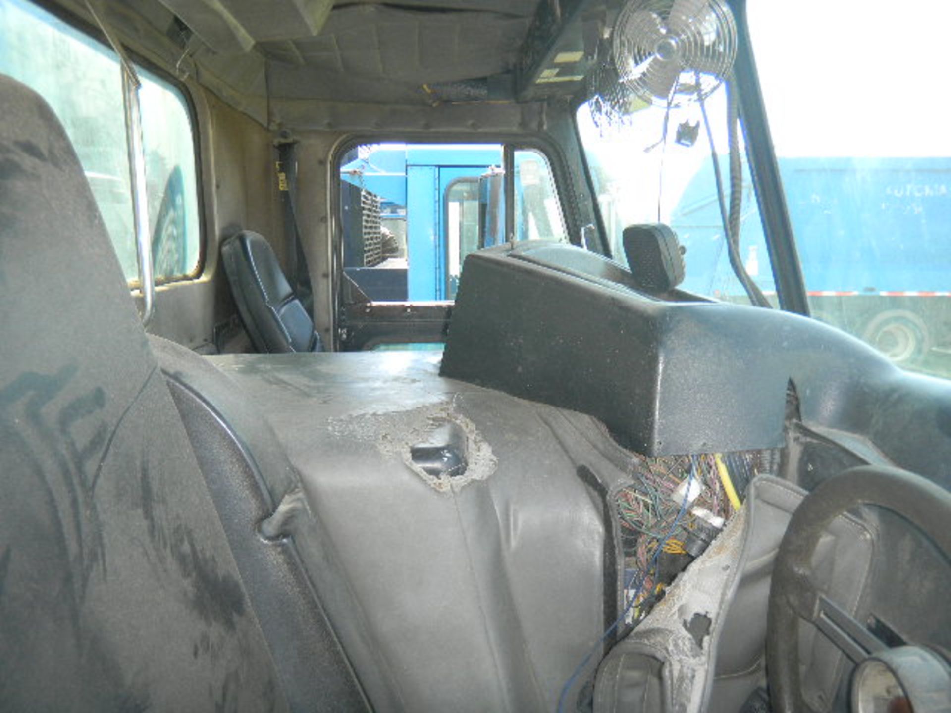 Peterbilt - 20 Yd Heil Rear Loading Sanitation Truck - Asset I.D. #21 - Last of Vin (713662) - Image 5 of 7