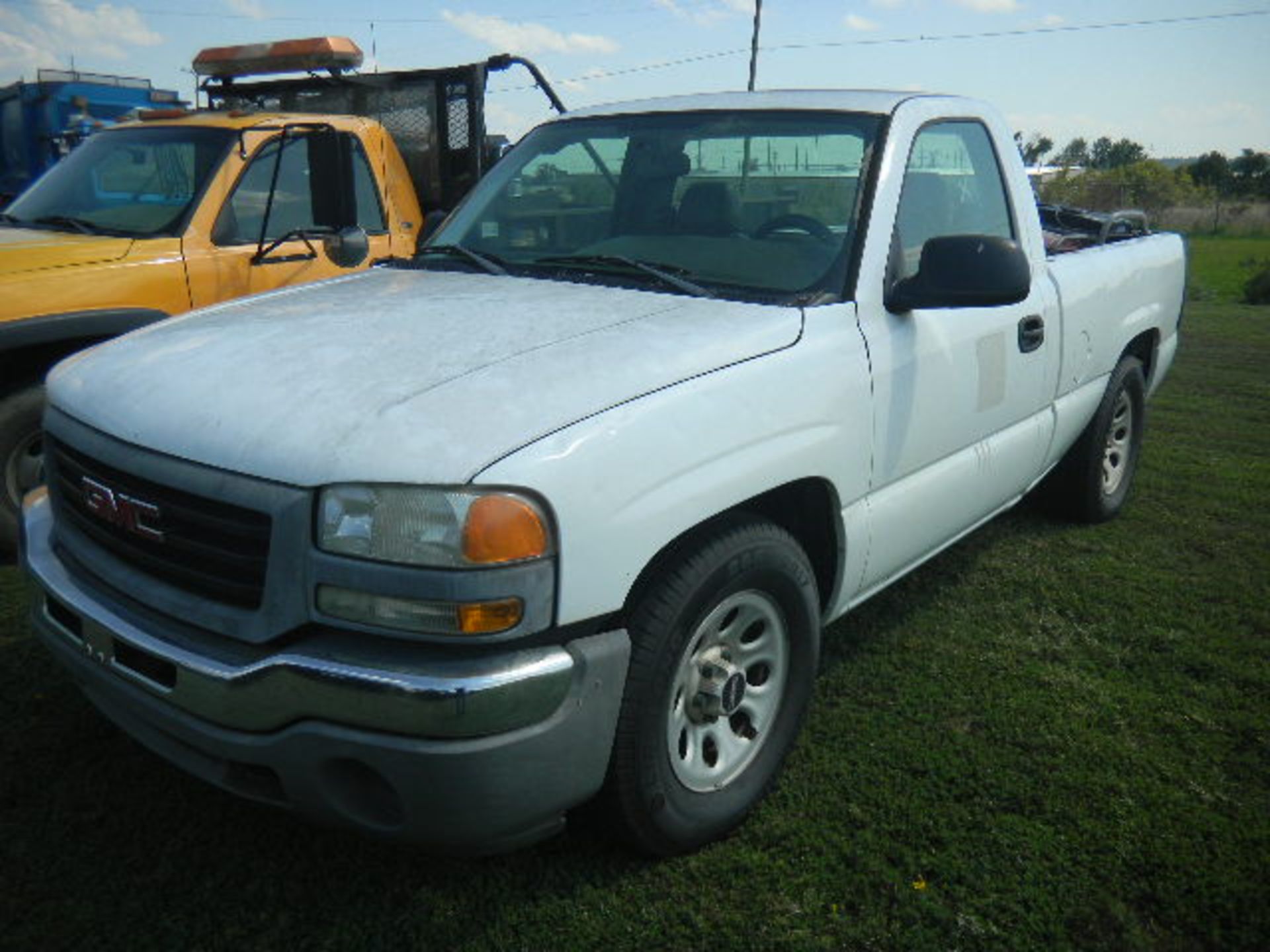 2005 GMC 1500 Pickup (White) - Asset I.D. #111 - Last of Vin (302517) - Image 2 of 7