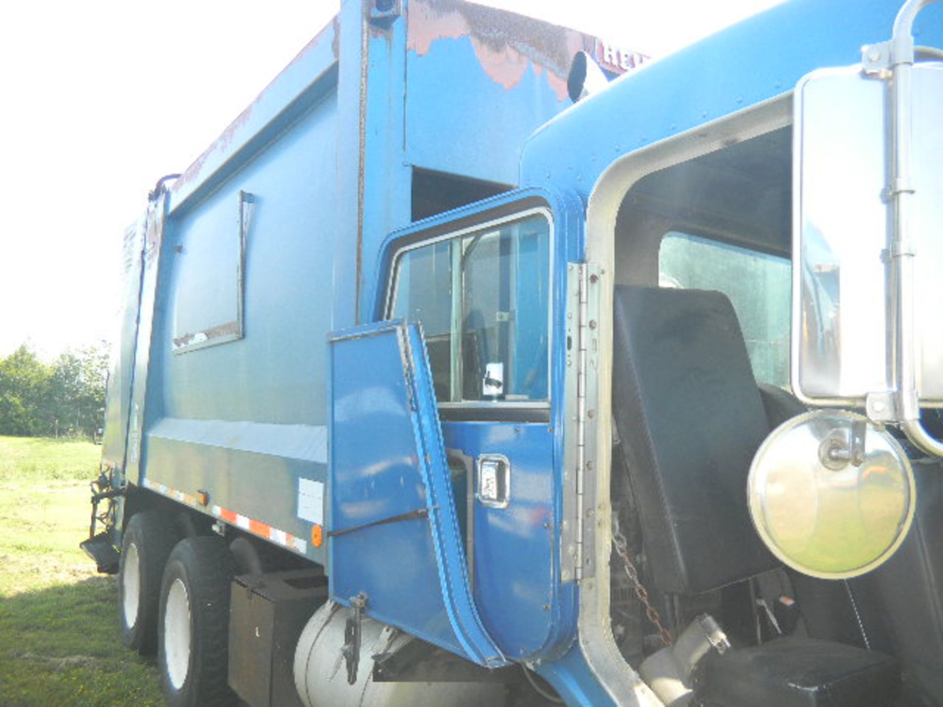 Peterbilt - 20 Yd Heil Rear Loading Sanitation Truck - Asset I.D. #21 - Last of Vin (713662) - Image 6 of 7