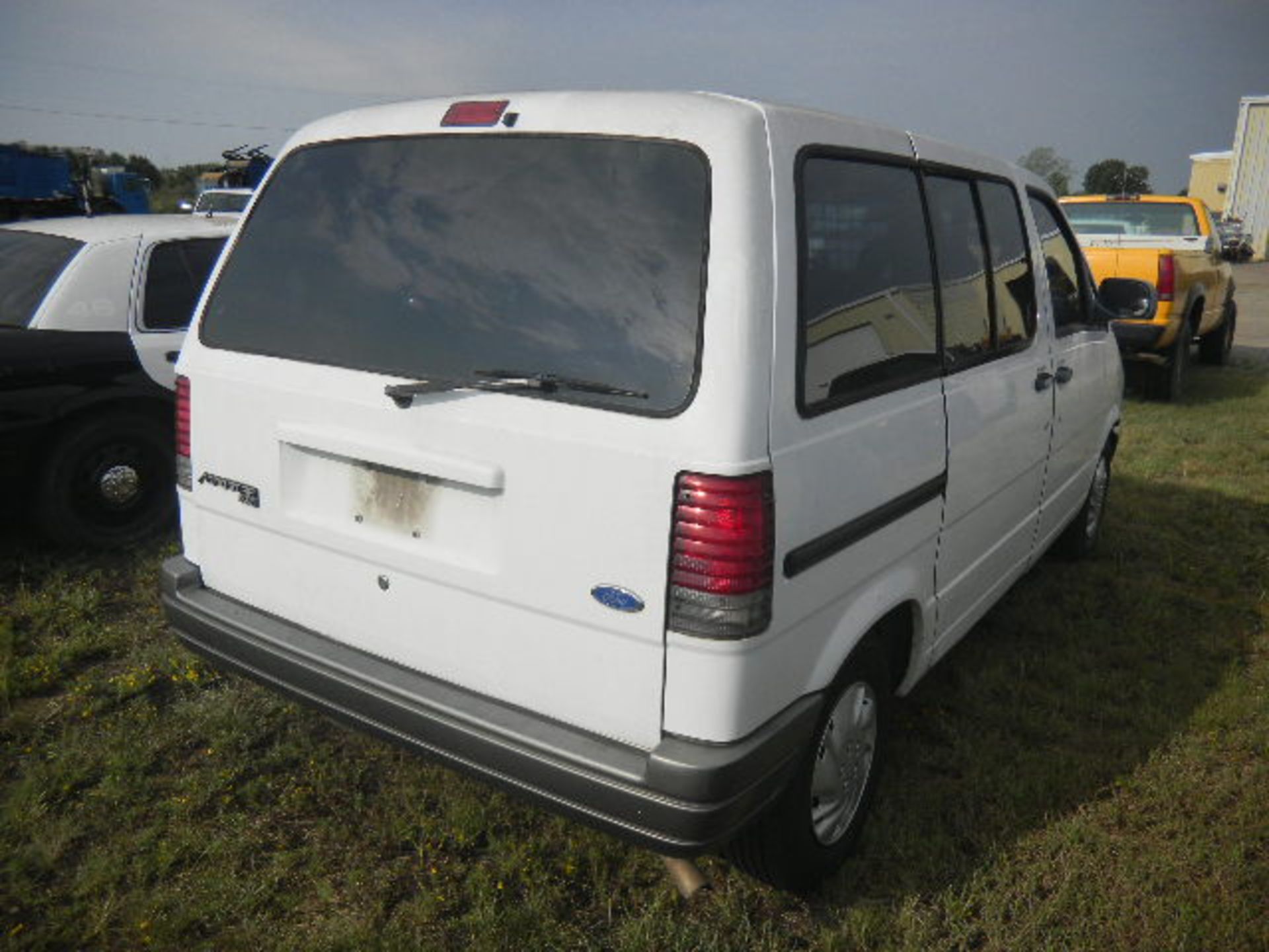 1997 Ford Aerostar Van (White) - Asset I.D. #830 - Last of Vin (ZB32322) - Image 4 of 7