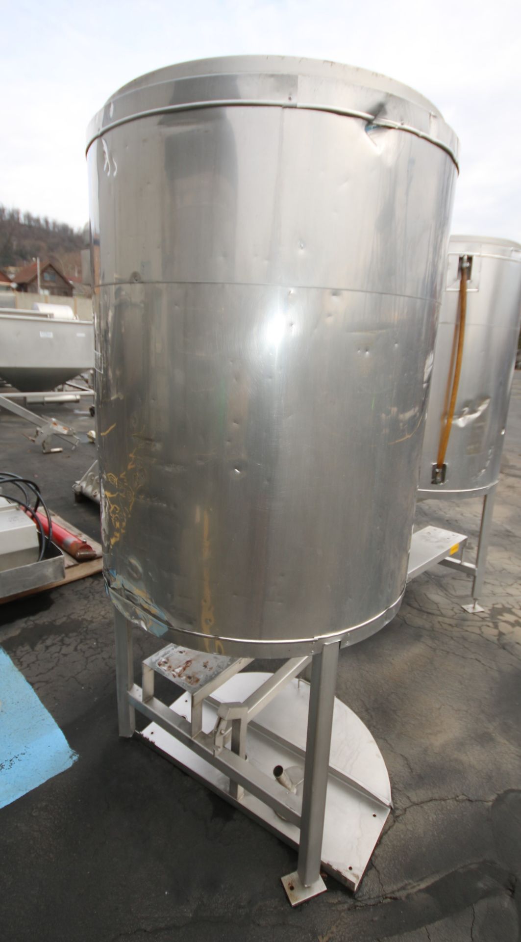 Aprox. 200 Gal. Cone Bottom S/S Tank with Hinged Lid, with Partial Hinged Lid, 2" CT Bottom - Image 2 of 6