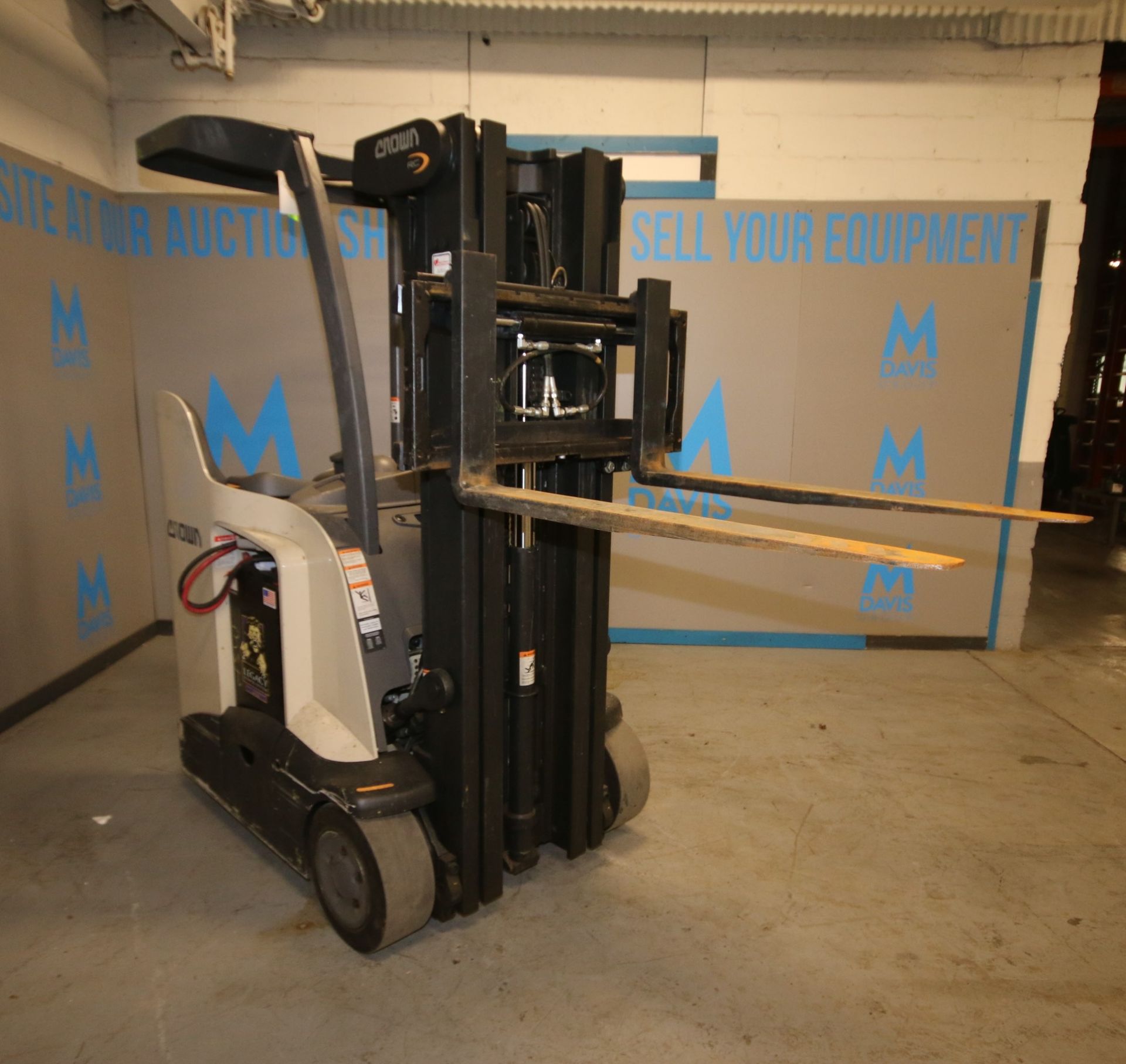 Crown RC5500 Series 36V Stand Up Electric Forklift, 2500lb Capacity, Model RC5510-30, S/N 1A355016, - Image 3 of 10