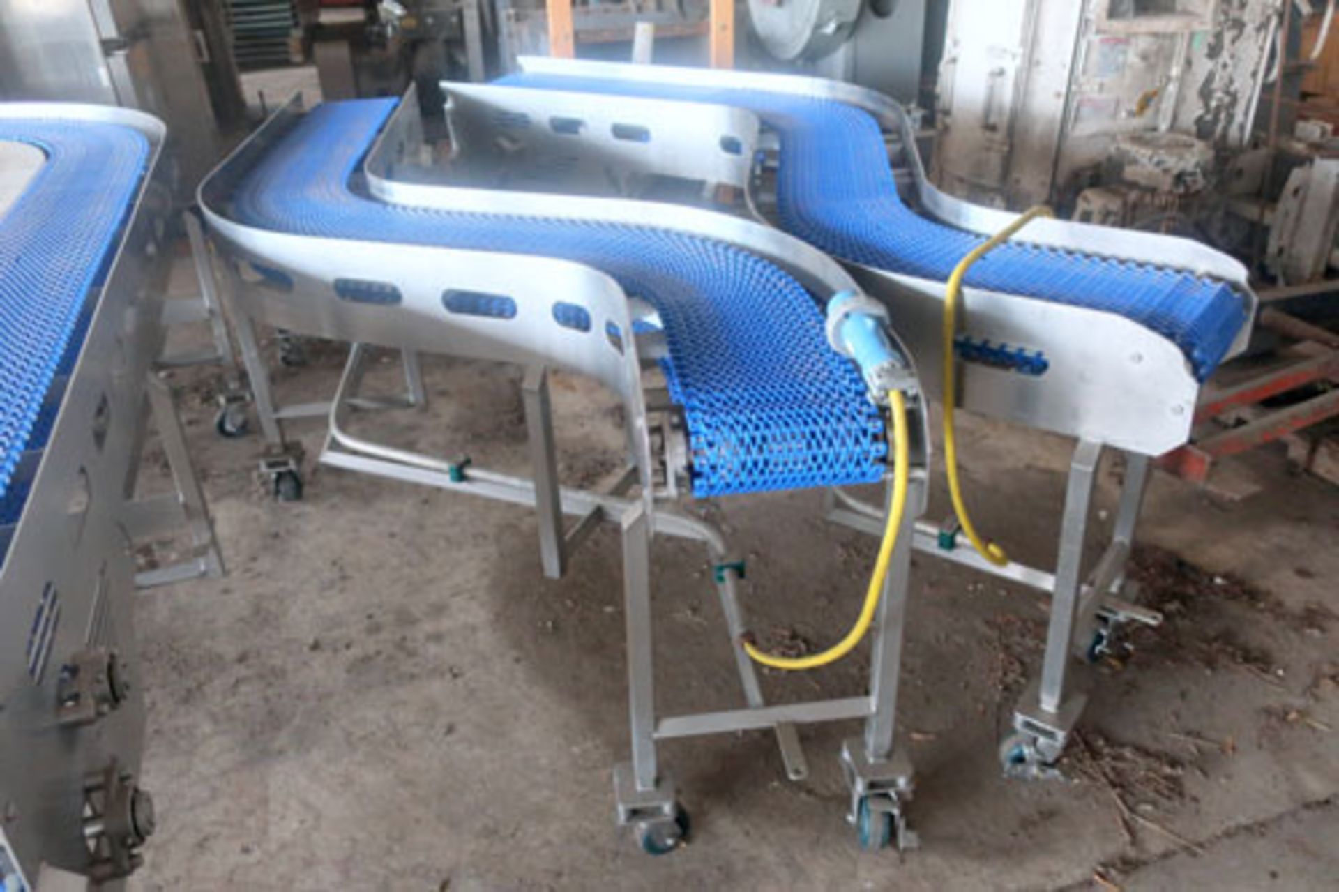 Plastic link belt motorized conveyor system consisting of; (2) sections 30.5" x 80" inclined (no - Image 2 of 47