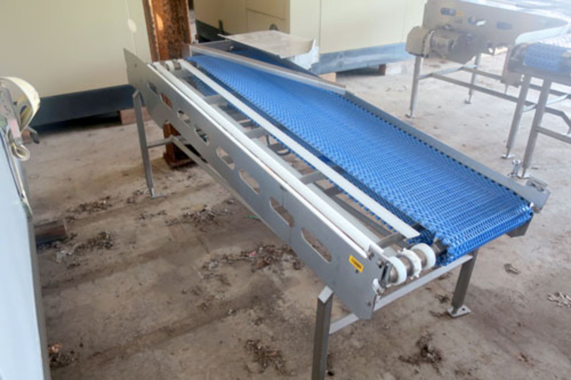 Plastic link belt motorized conveyor system consisting of; (2) sections 30.5" x 80" inclined (no - Image 23 of 47