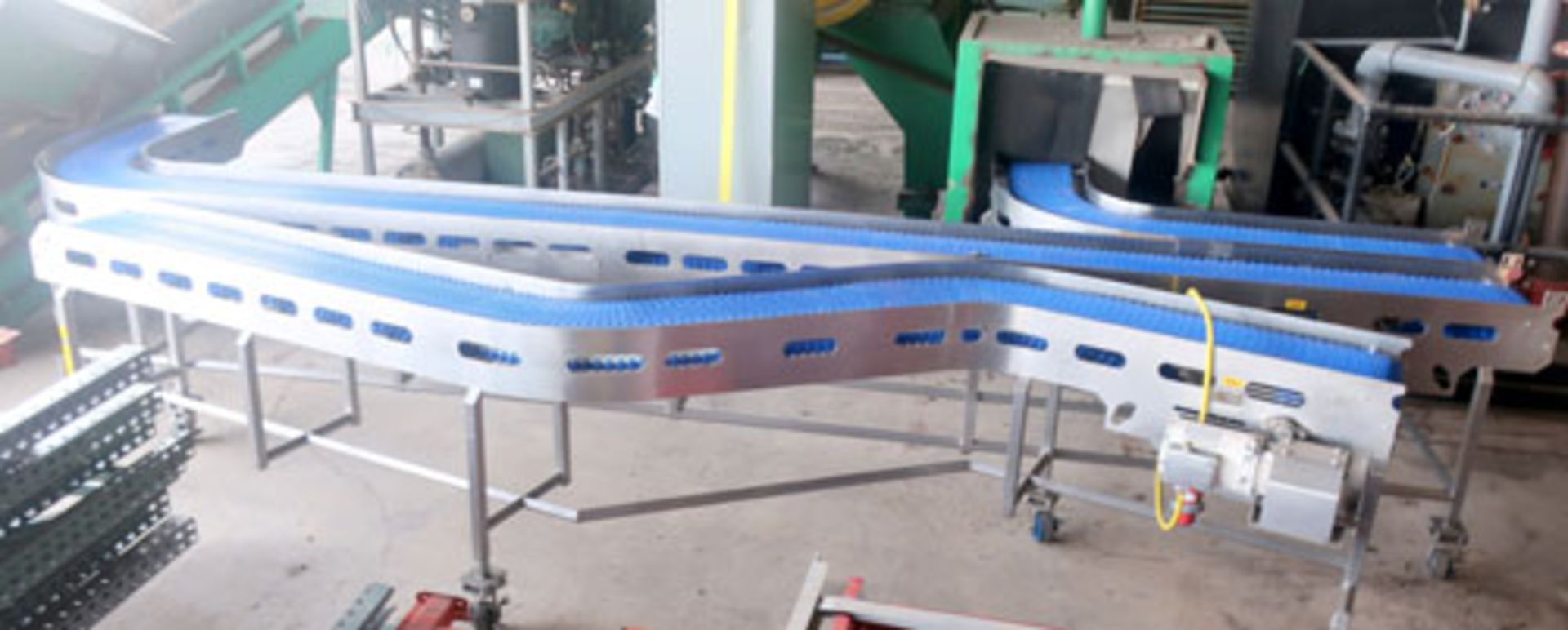 Plastic link belt motorized conveyor system consisting of; (2) sections 30.5" x 80" inclined (no - Image 45 of 47