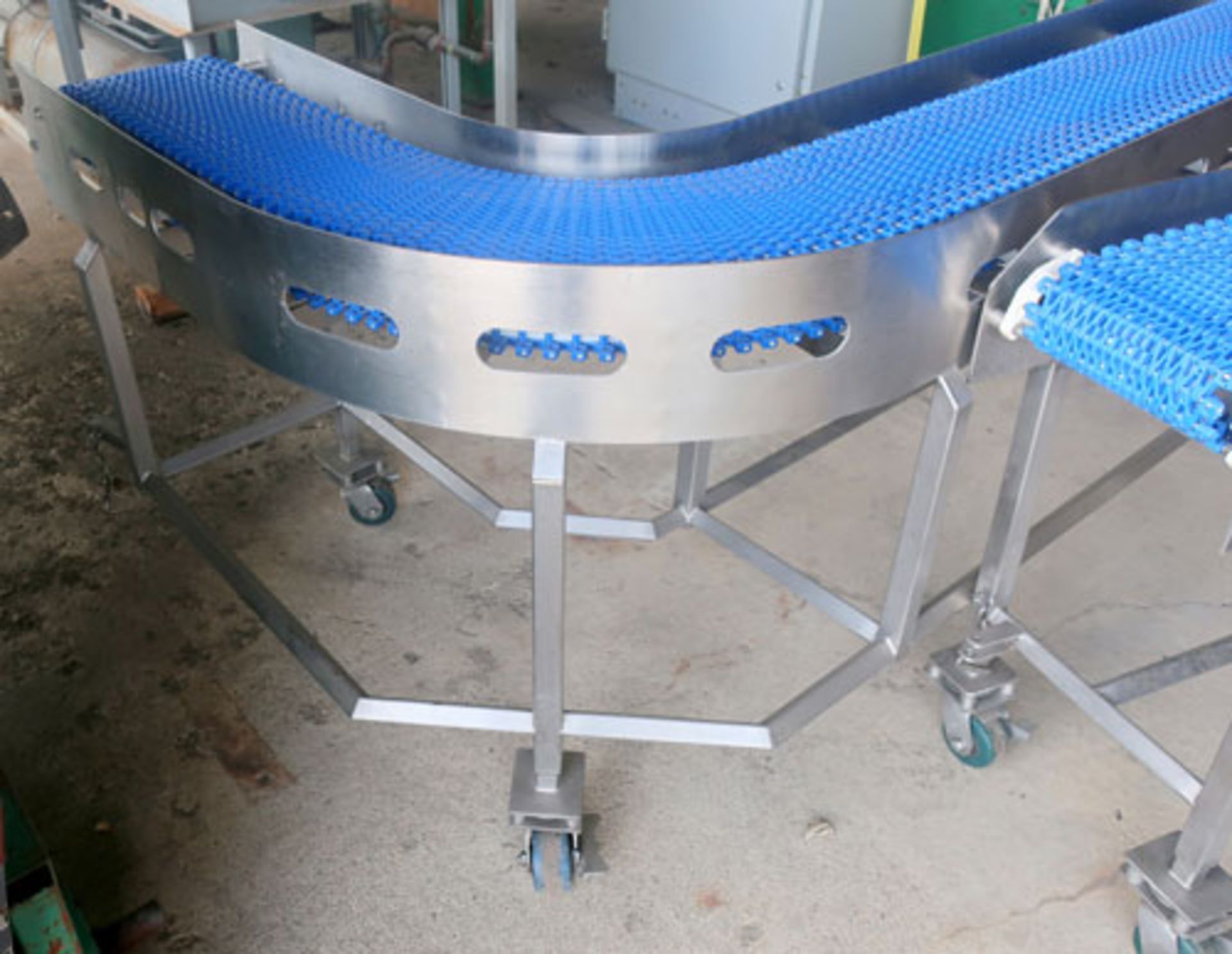 Plastic link belt motorized conveyor system consisting of; (2) sections 30.5" x 80" inclined (no - Image 34 of 47