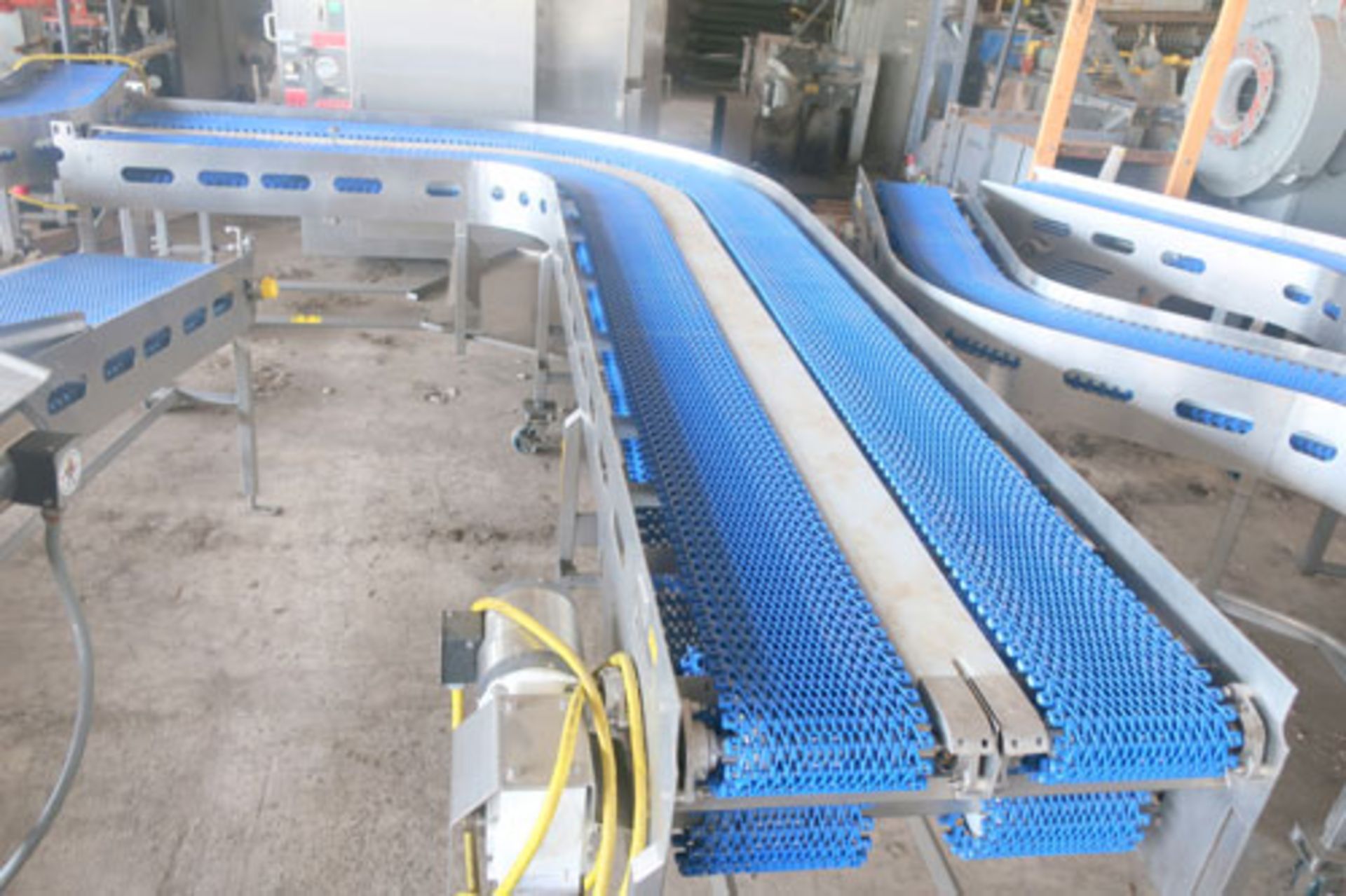 Plastic link belt motorized conveyor system consisting of; (2) sections 30.5" x 80" inclined (no - Image 8 of 47