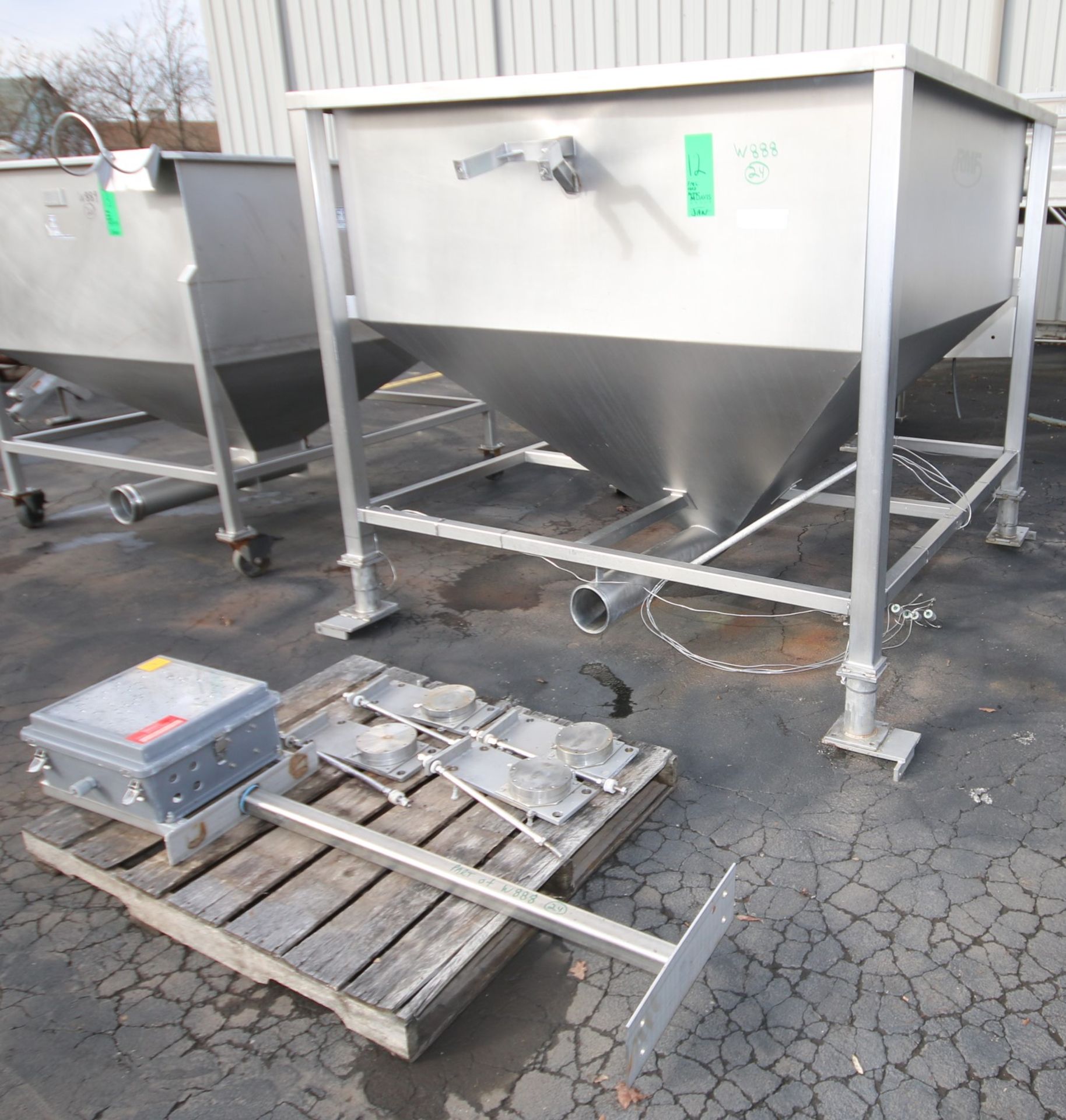 RMF 6 ft W x 6 ft L x 58" D S/S Feed Hopper, Model CT600, SN 32724, with 6" Clamp Type Discharge,