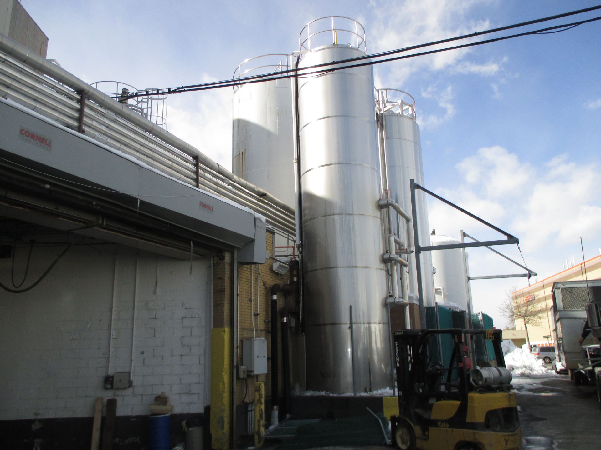 Cherry Burrell 10,000 Gal. Refrigerated Silo, with S/S Exterior, Vertical Agitation, Hydraulic Motor