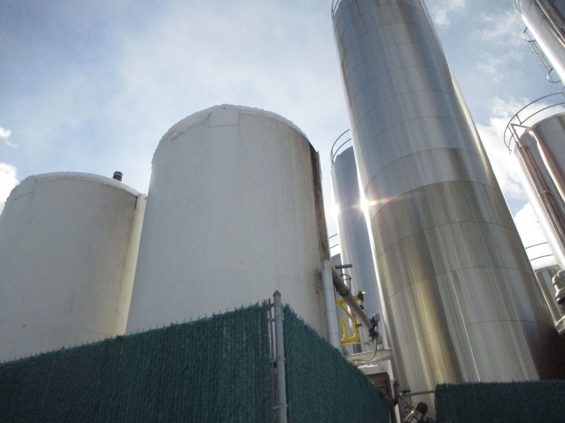Walker 10,000 Gal. Refrigerated Silo, M/N 8332, with Painted Exterior, Vertical Agitation (NOTE: In - Image 2 of 6