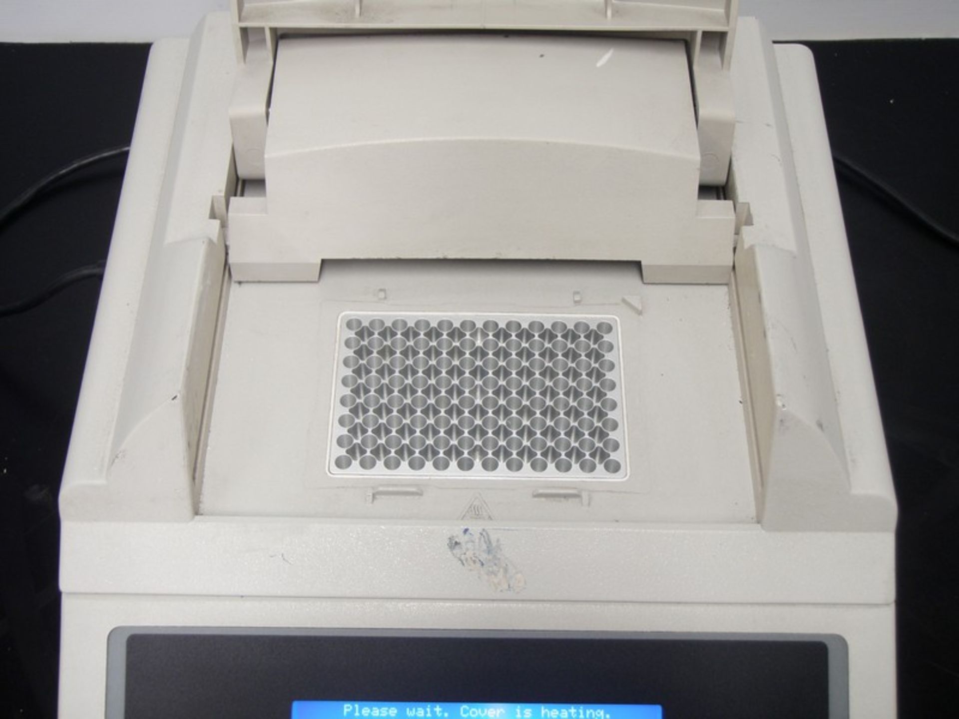 Applied Biosystems GeneAmp PCR System 9700 with Adjustable Settings (NOTE: System Powers On & - Bild 5 aus 10