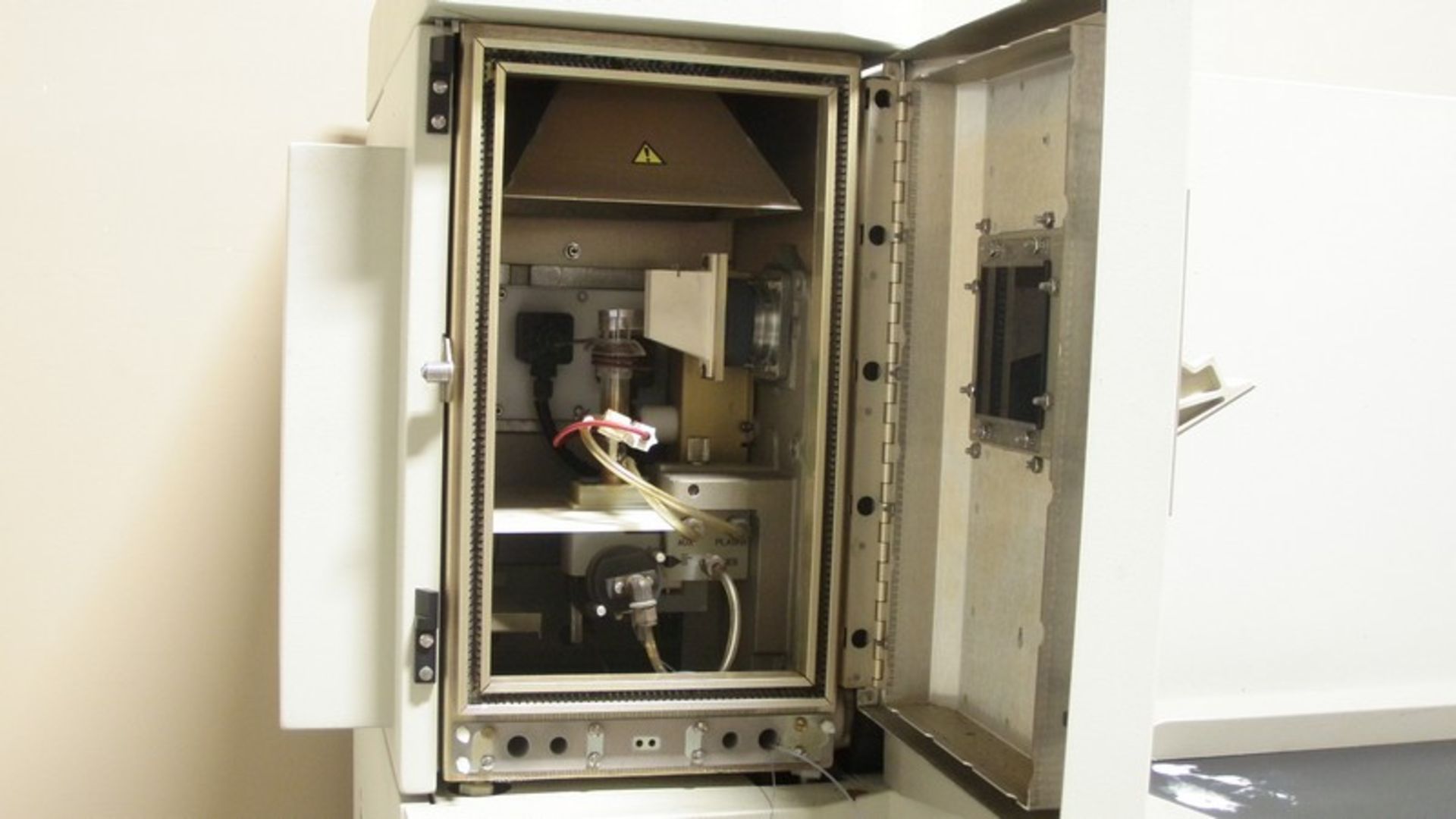 Perkin Elmer Optima 3000 Spectrometer, S/N 069N7013101 (NOTE: Unit Powers On, Some Rust on Bottom - Image 4 of 12
