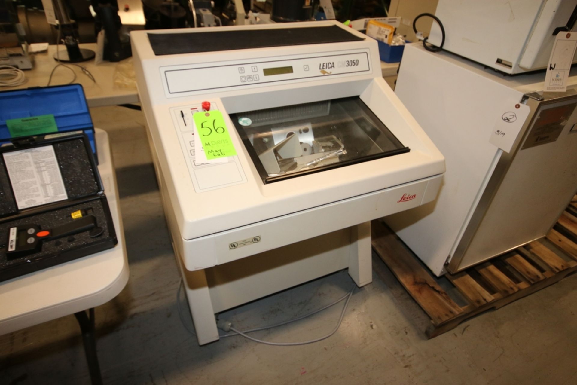 Leica CM3050 Research Cryostat, M/N CM3050-3-1-1, Fabr. Nr. 1590, Mounted on Portable Frame ***