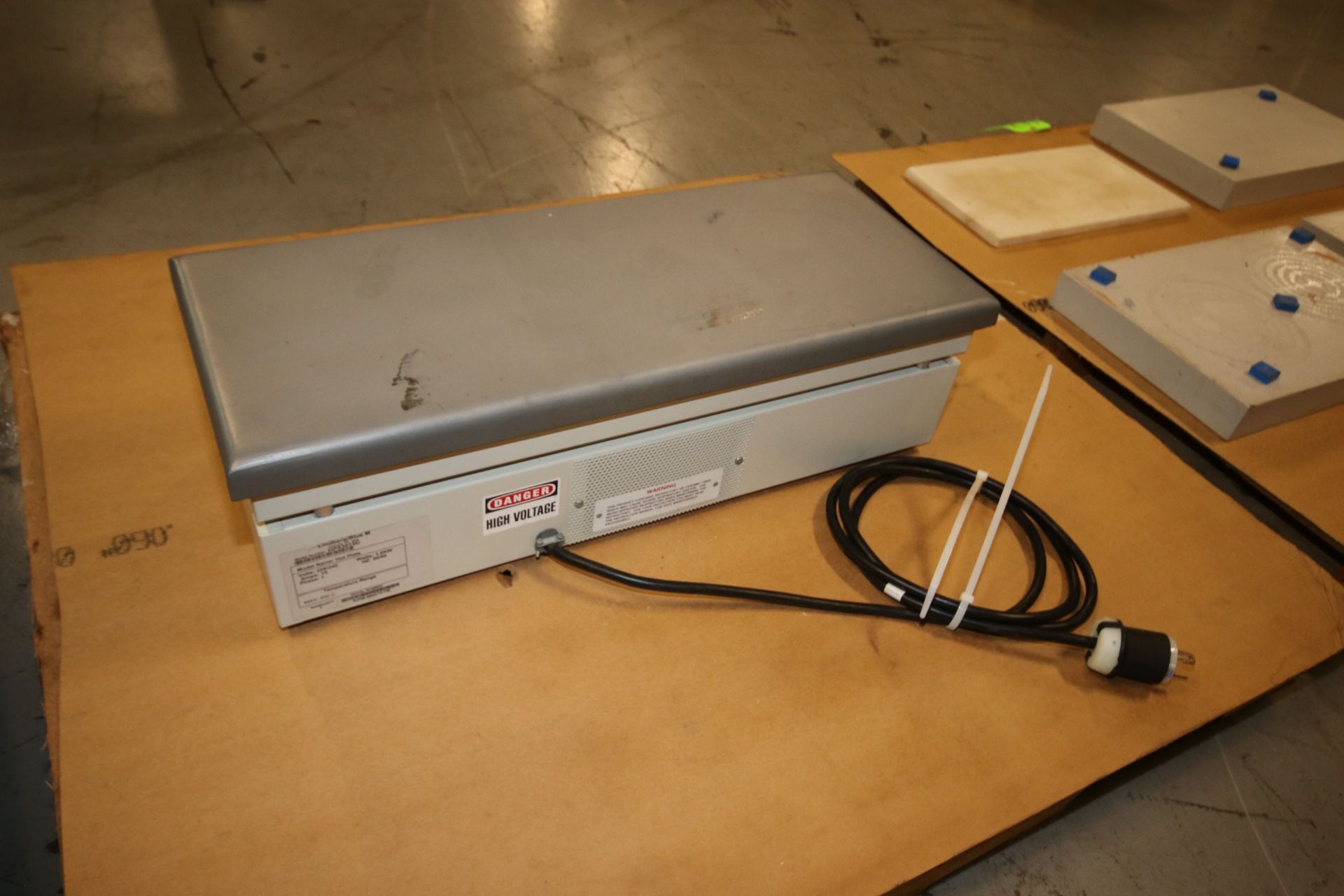 Lindberg/Blue Hot Plate, M/N HP53015C, S/N S29M-584275-TM, Temp. Range: 400 C MAX., Plate Dims.: - Image 2 of 3