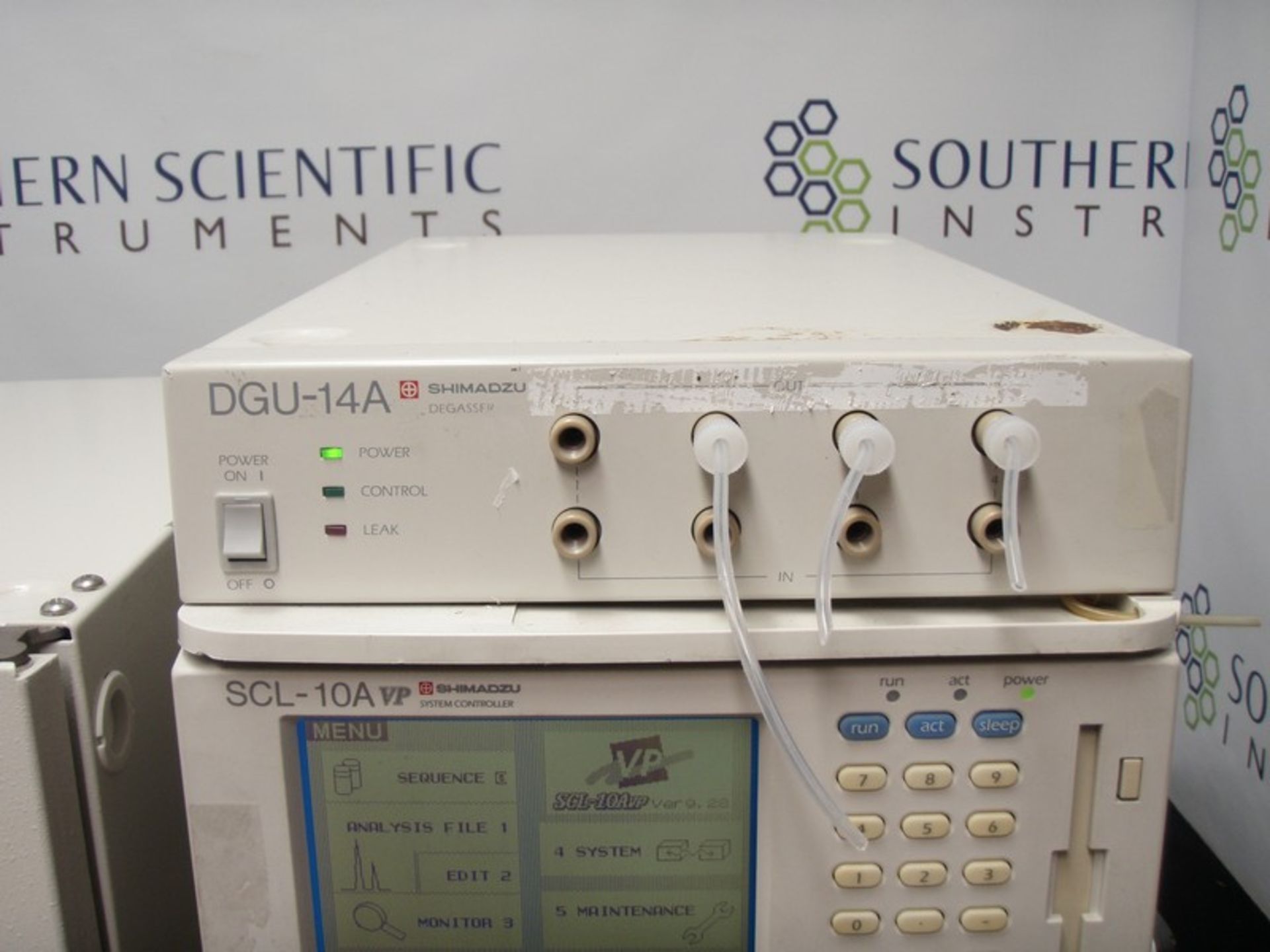 Shimadzu LC-10 HPLC System Containing: CTO-10AC Column Oven, DGU-14A Degasser, SCL-10A System - Image 9 of 10