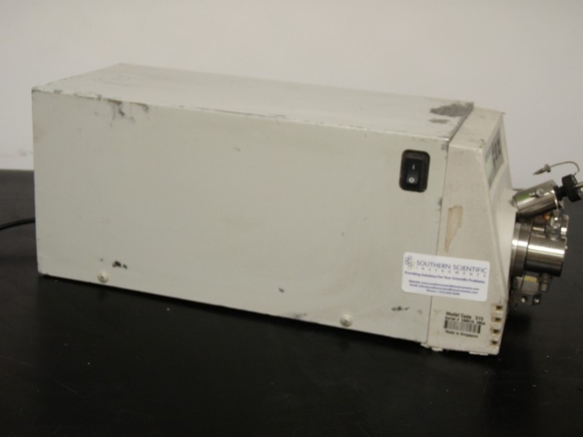 Waters 515 HPLC Pump, Model WAT20700, S/N C08515 285A (NOTE: Pump Powers On)***Located in NC*** - Image 2 of 9