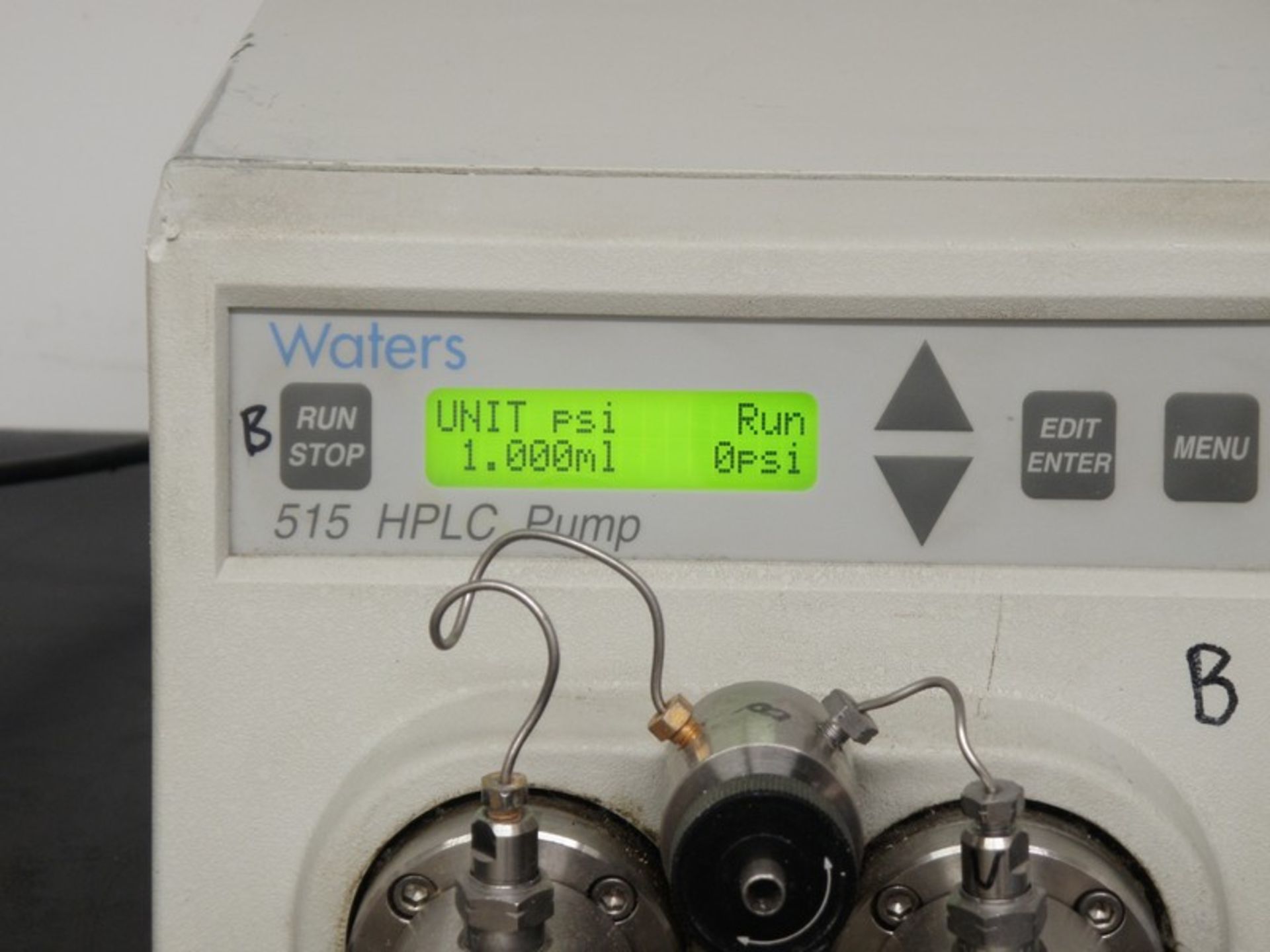 Waters 515 HPLC Pump, Model WAT20700, S/N D06515 530A (NOTE: Pump Powers On)***Located in NC*** - Image 5 of 9