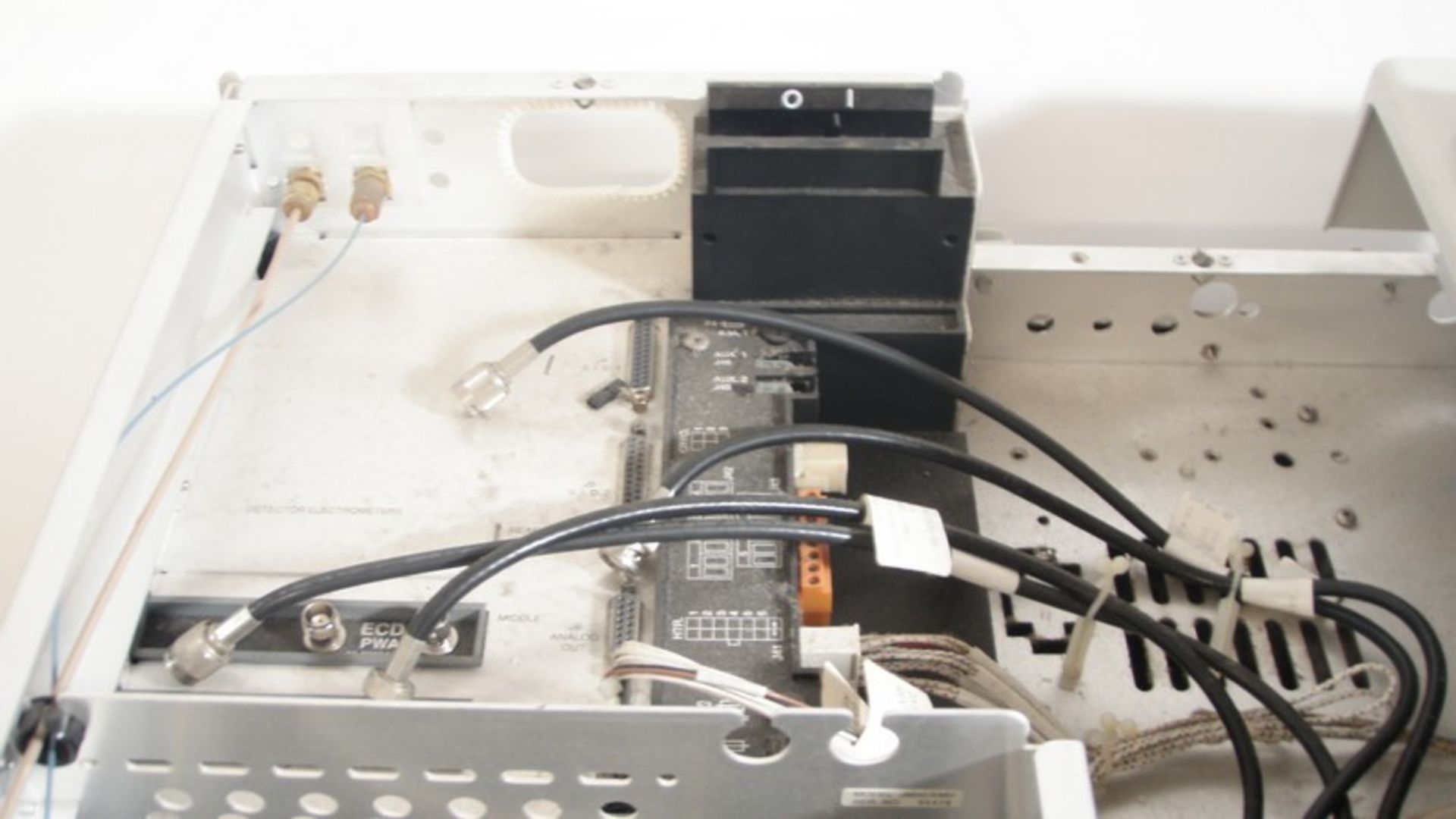 Varian CP-3800 Gas Chromatograph, Model 3800/3380, S/N 05478 (NOTE: Unit Powers On, has Possible - Image 9 of 12