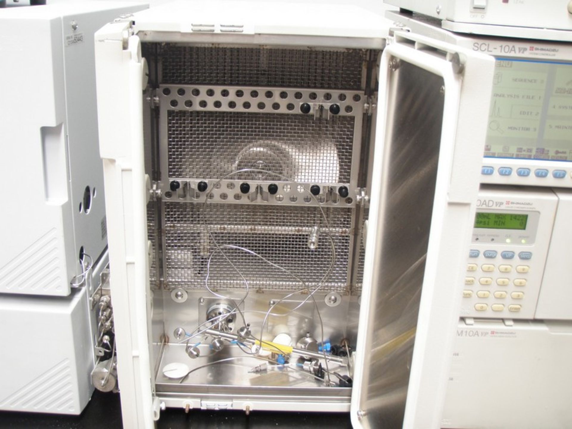 Shimadzu LC-10 HPLC System Containing: CTO-10AC Column Oven, DGU-14A Degasser, SCL-10A System - Image 5 of 10