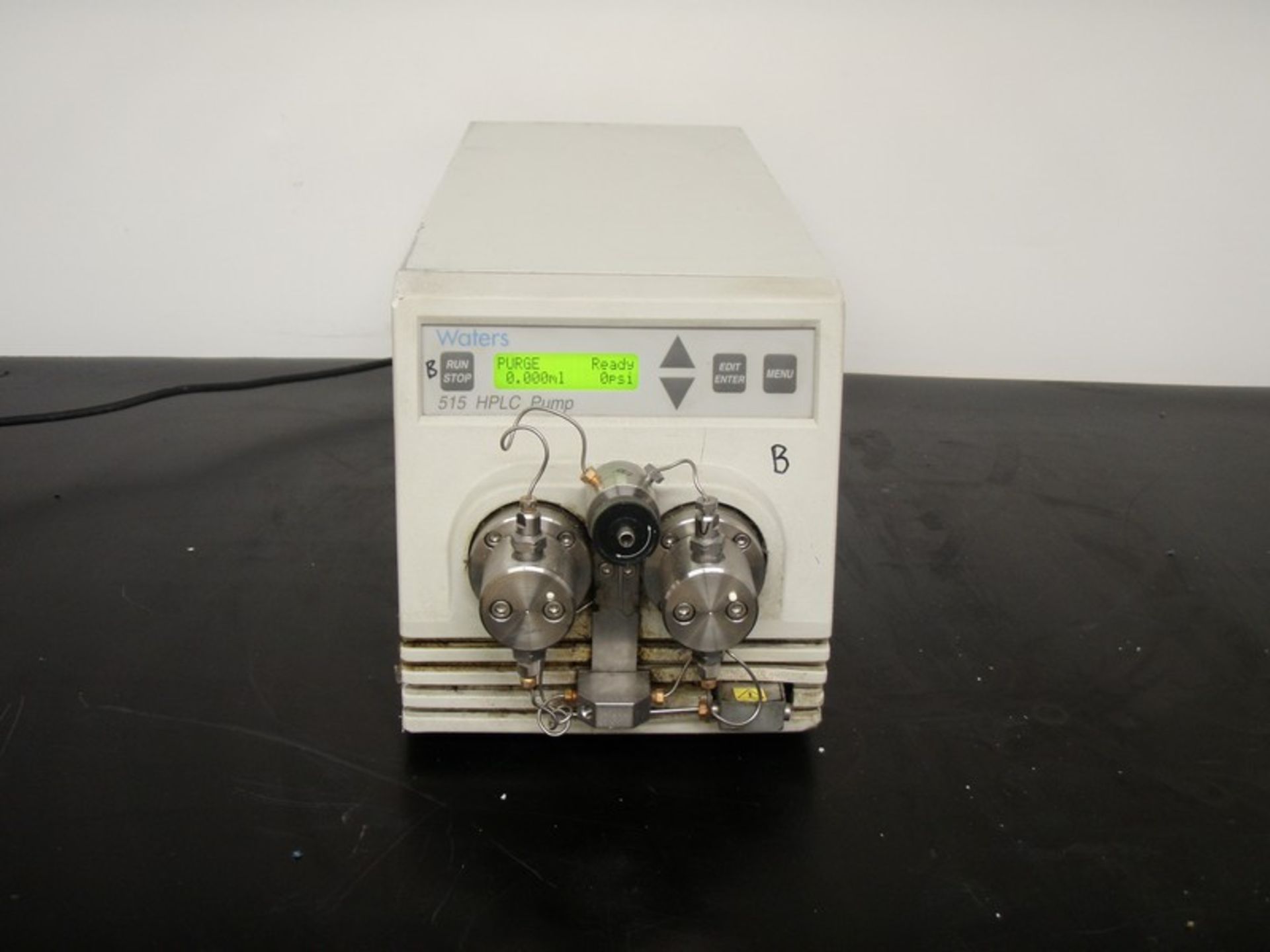 Waters 515 HPLC Pump, Model WAT20700, S/N D06515 530A (NOTE: Pump Powers On)***Located in NC***