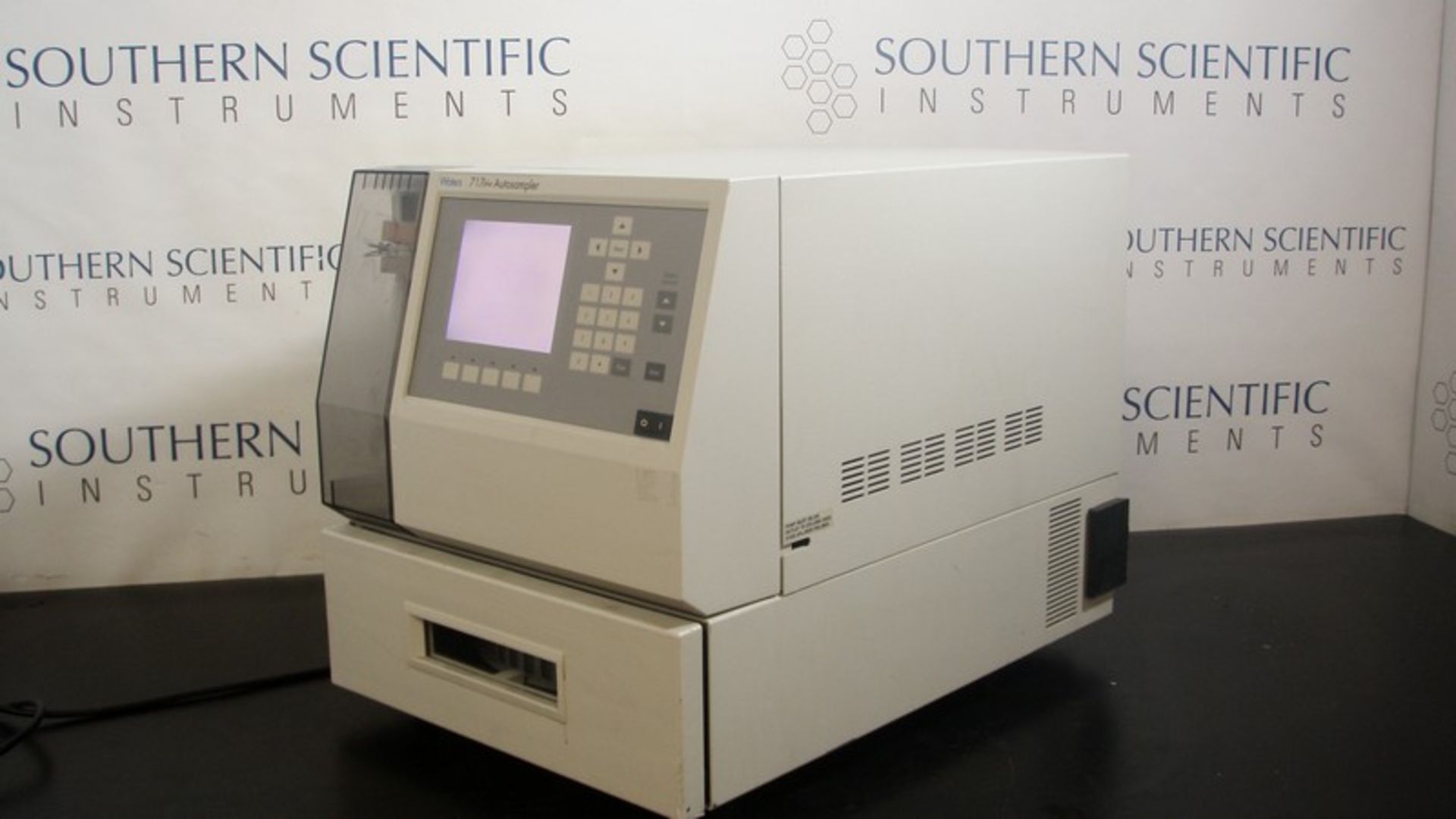 Waters 717 Plus Autosampler, Model WAT078900, S/N E9771P 387M (NOTE: Unit Powers On, LCD is Clear, - Image 3 of 11