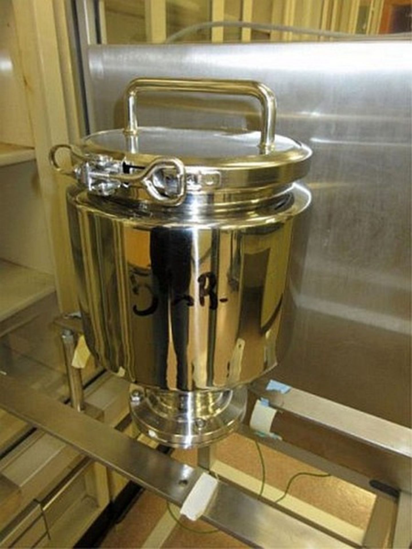 LB Bohle Bin Blender. Model: LM-40, Serial: 0108375001 A-Nr 72599. Comes with one 5 Liter bin - Image 5 of 7