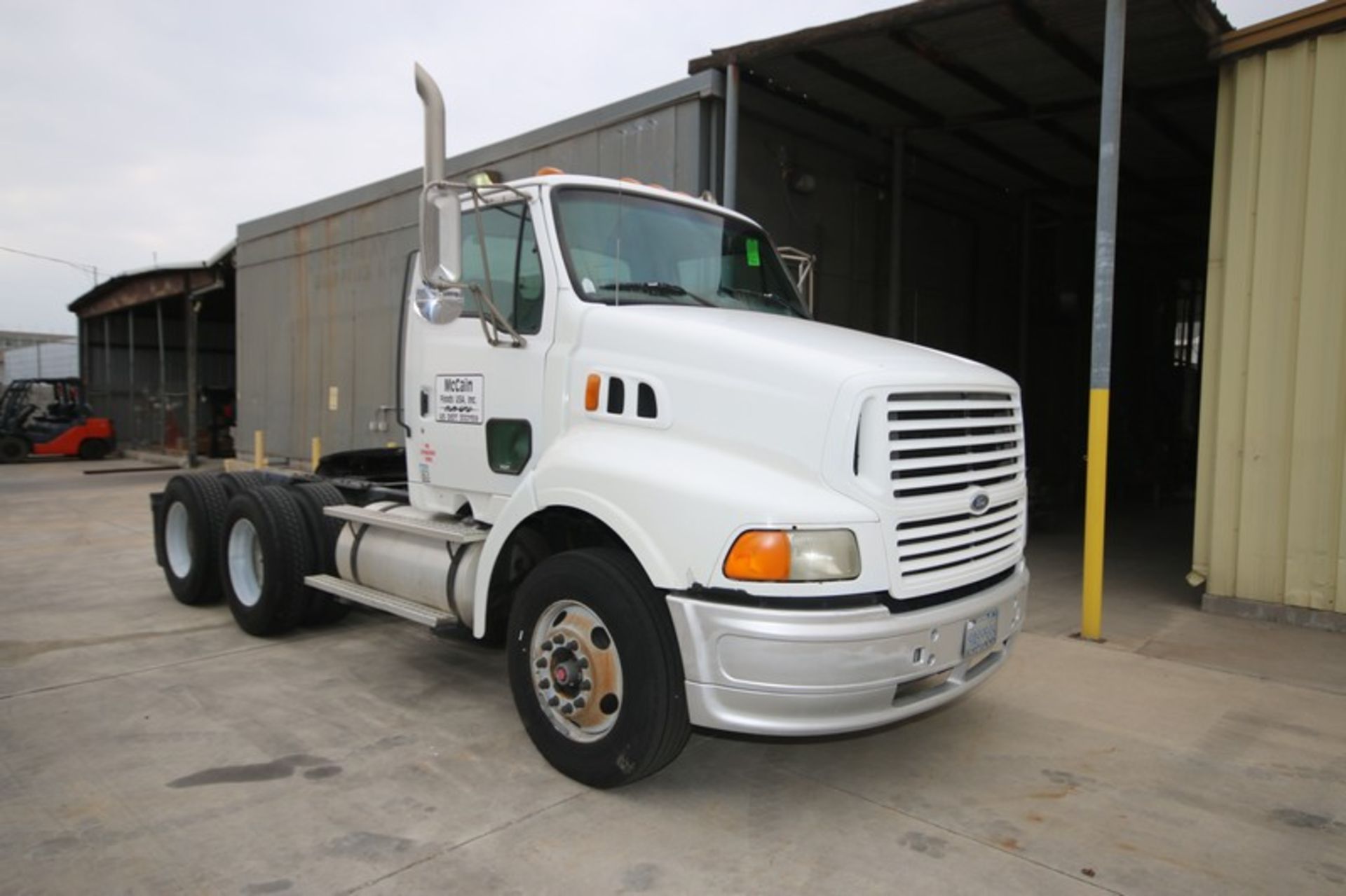 1997 Ford White Tractor, VIN #: 1FTYY96P6WVA24660, Front GAWR: 12,000 lbs., GVWR: 46,000 lbs., 283,