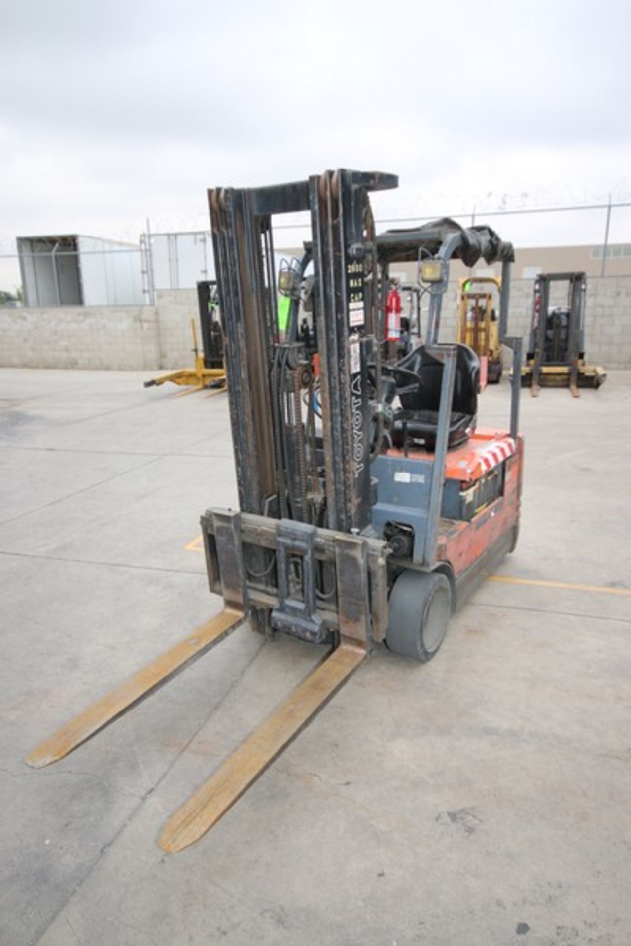 Toyota 2,600 lb. Sit-Down Electric Forklift, M/N 5FBE15, S/N 22286, with 36 Volt Battery, with 3- - Image 2 of 7