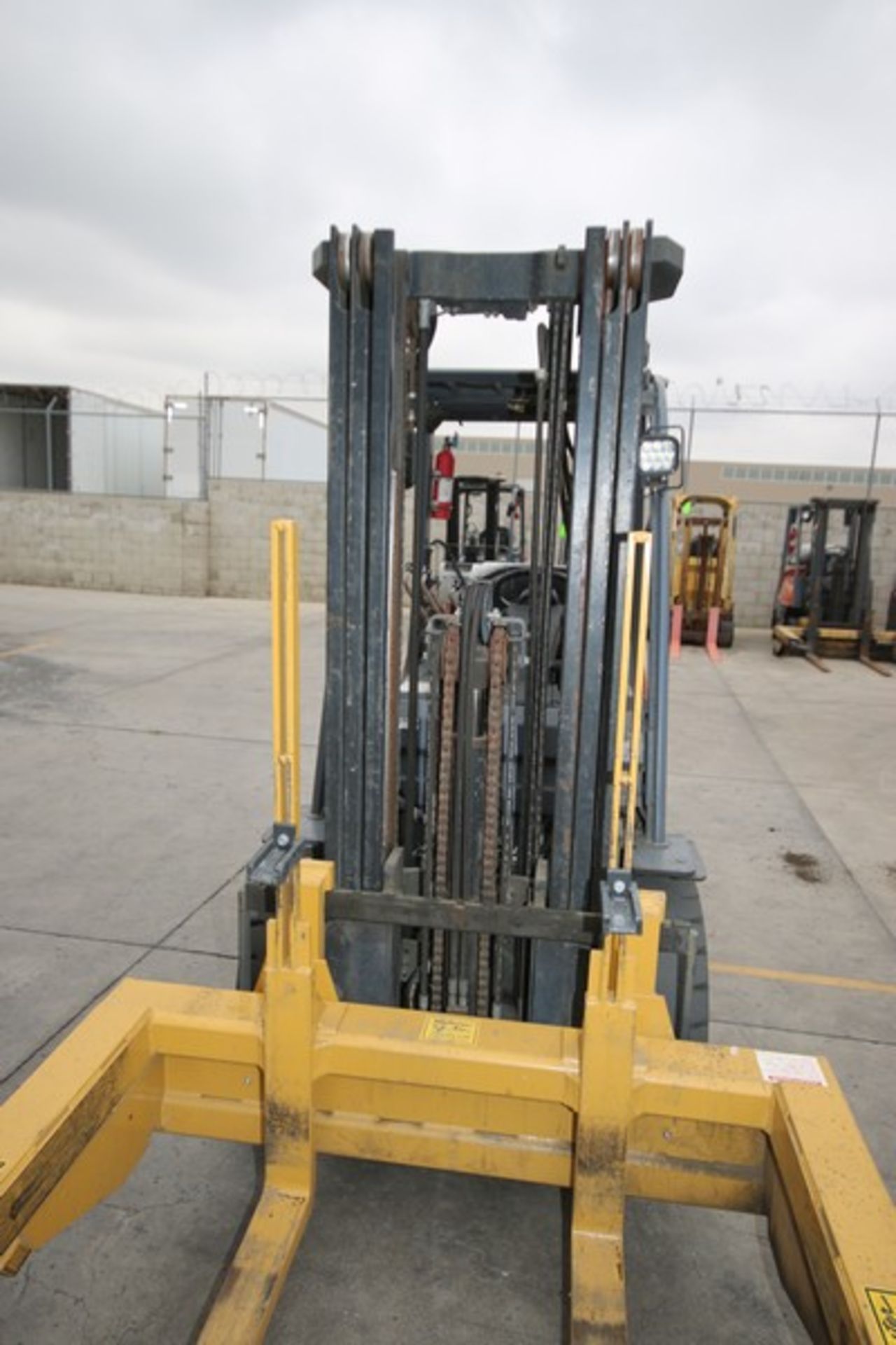 Toyota 5,650 lb. Sit-Down Propane Forklift, M/N 8FGU30, S/N 12793, with 3-Stage Mast, with - Image 4 of 9