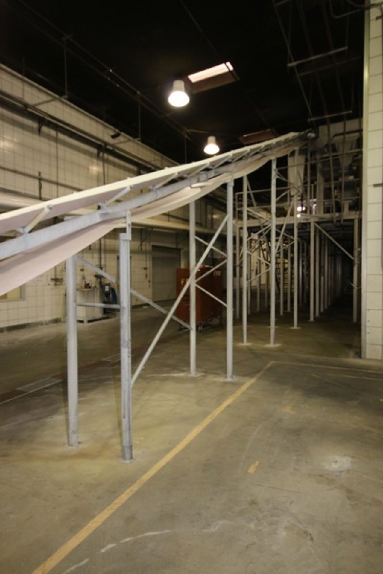 Key V-Shape Incline Feed Conveyor, with Cleated Vinyl Beat, Aprox. 24" W Belt, with Mounted S/S - Image 4 of 4