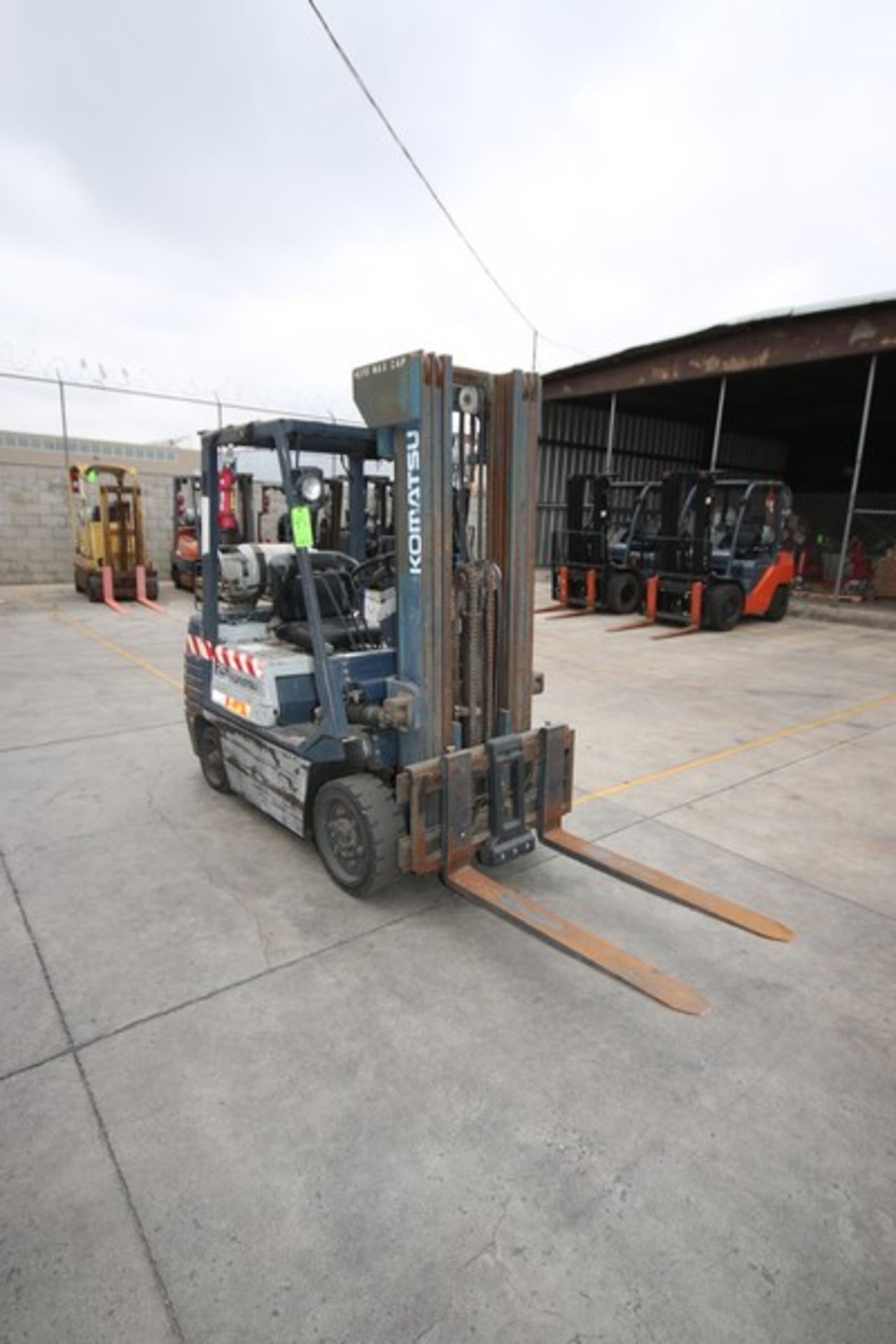 Komatsu 4,170 lb. Sit-Down Propane Forklift, M/N FG255T11, S/N 405344, 1,733.3 Hours, 3-Stage Mast
