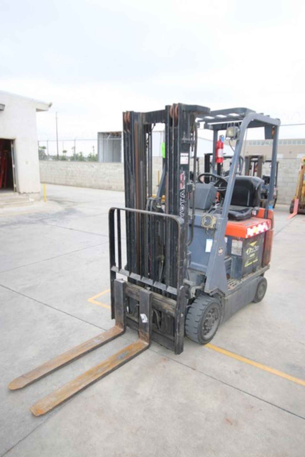 Toyota 2,600 lb. Sit-Down Electric Forklift, M/N 7FBCU15, S/N 60271, with 36 Volt Battery, with - Image 3 of 8