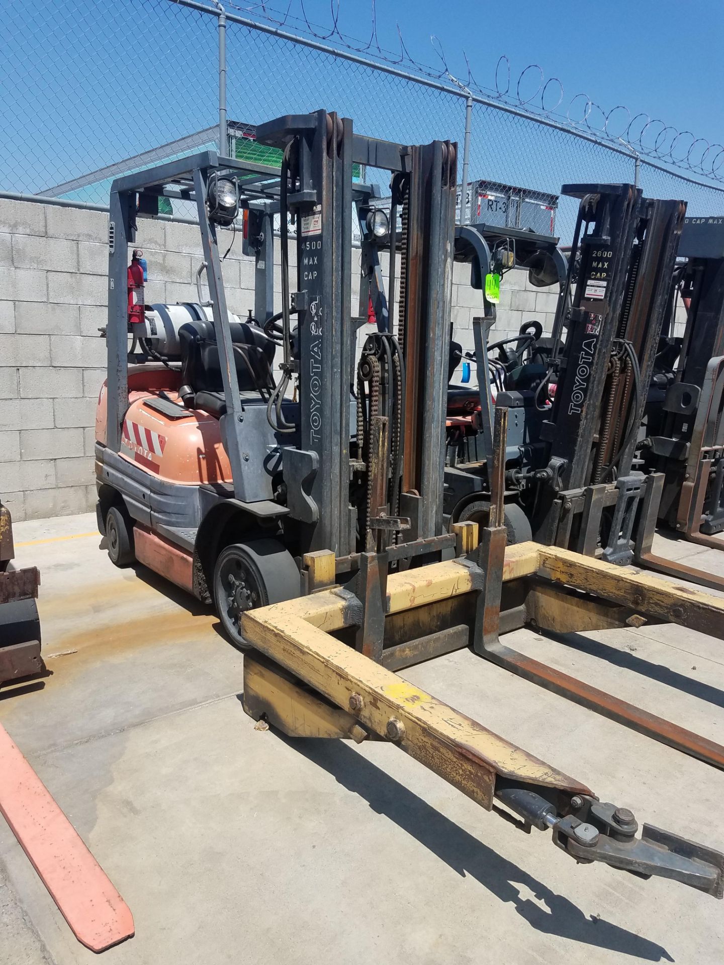 Toyota 4,500 lb. Sit-Down Propane Forlift, M/N 42-6FGCU25, S/N 81717, with Dumper Clamp Attachment