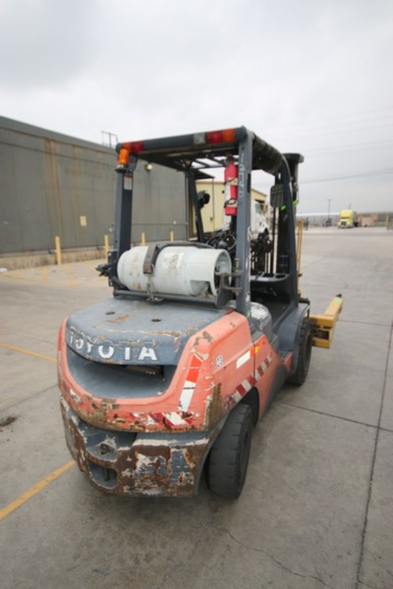 Toyota 5,650 lb. Sit-Down Propane Forklift, M/N 8FGU30, S/N 12793, with 3-Stage Mast, with - Image 5 of 9