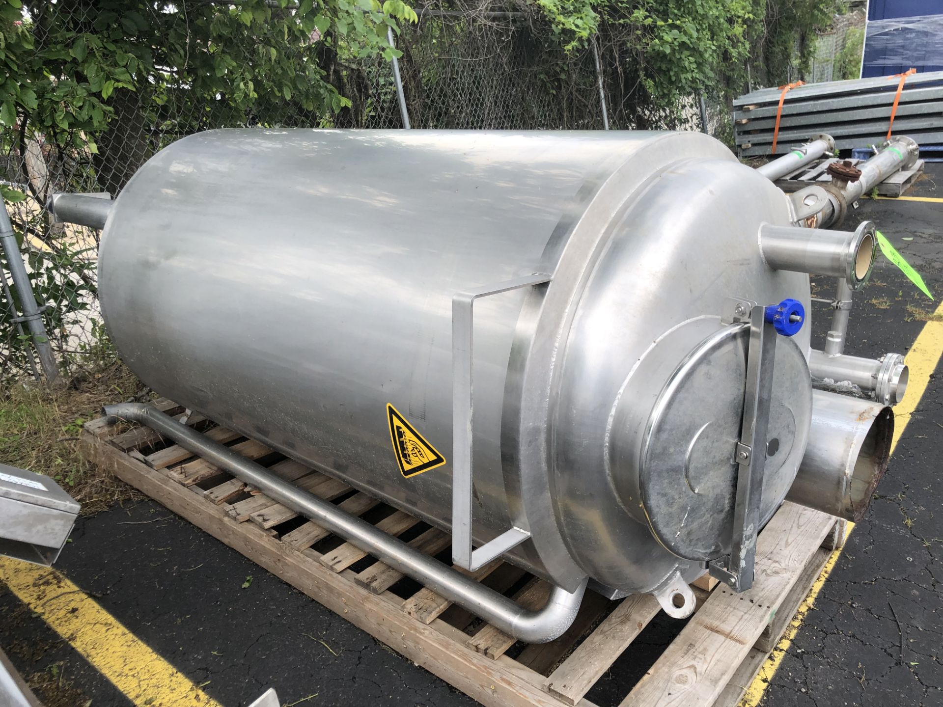 KSR Kuebler BNA Approx. 350 gallons Insulated S/S Tank, S/N 834491-1/2009, Equipped with Heat - Image 6 of 11