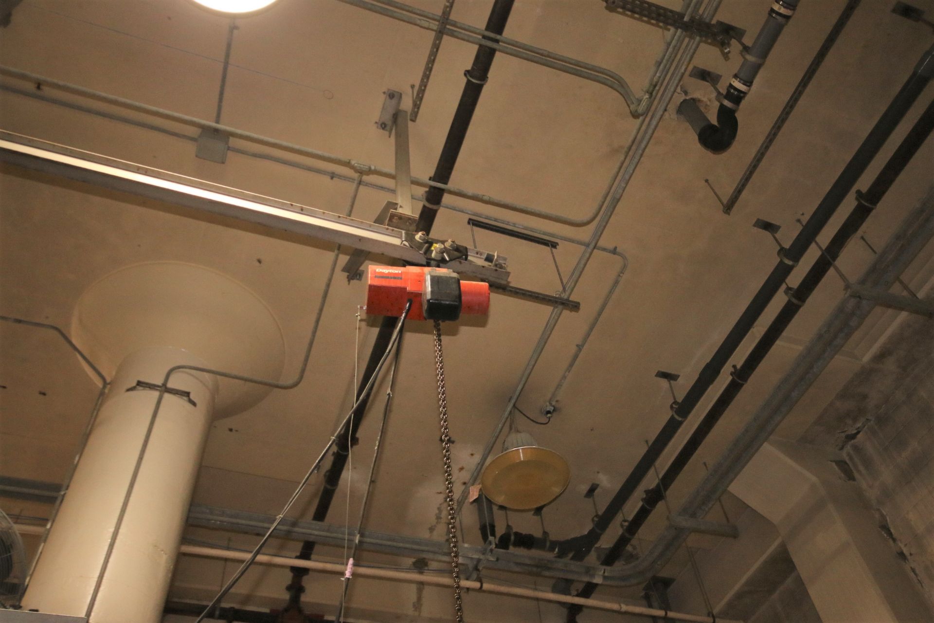 2,000 lb Bulk Bag Lift System Includes 40" x 40" Bag Lift Attachment with Dayton Electric Hoist with - Image 2 of 4