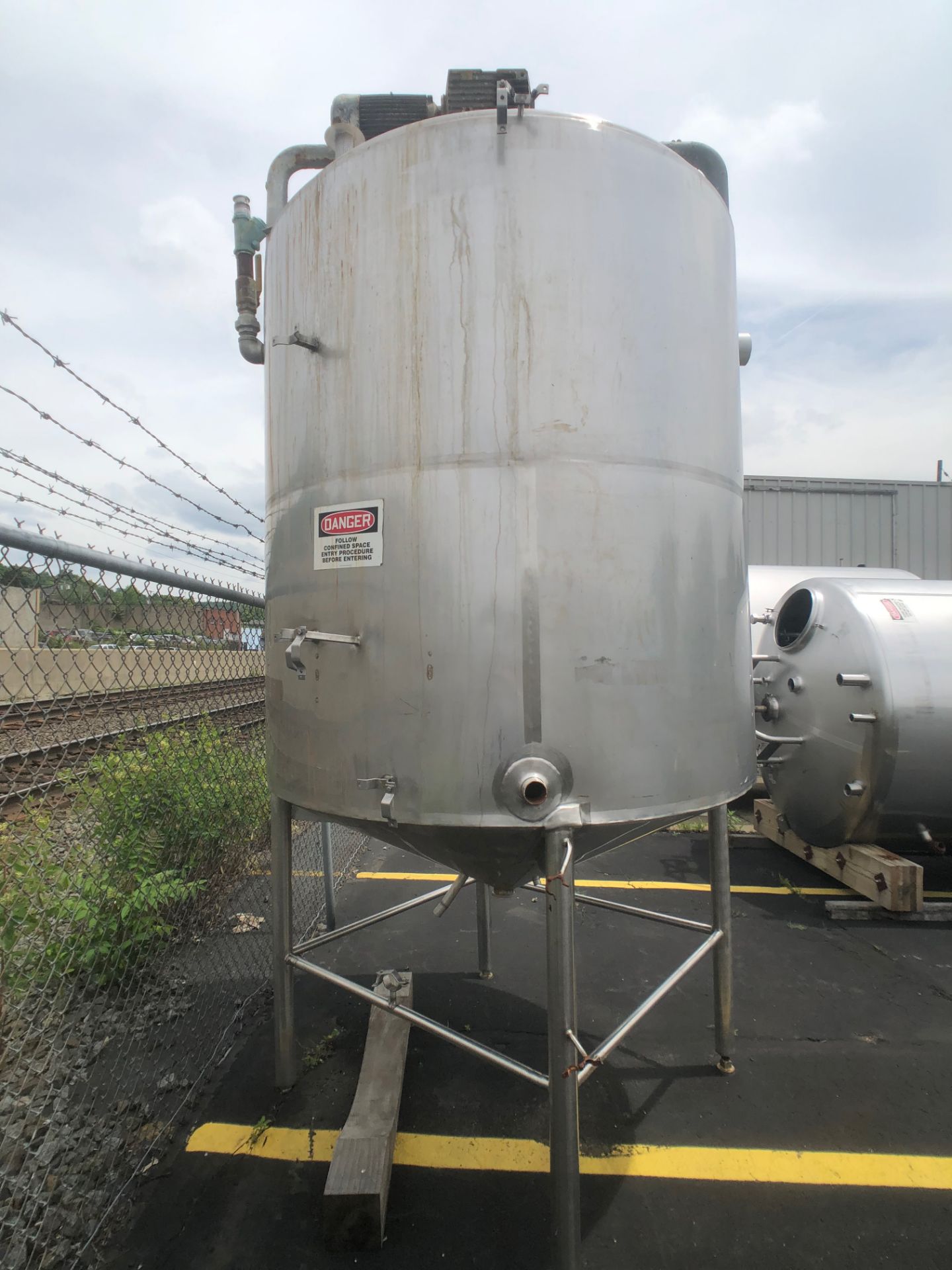 Approx. 1,000 Gallon Cone Bottom Jacketed S/S Tank, with Bottom Sweep Agitator, with SEW Drive - Image 2 of 7