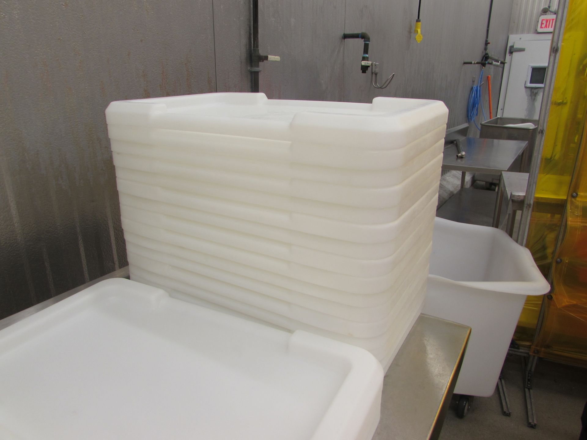 Hantover & Toteall 2000 Stack & Nest Poly Meat Lug Totes, - Image 2 of 4
