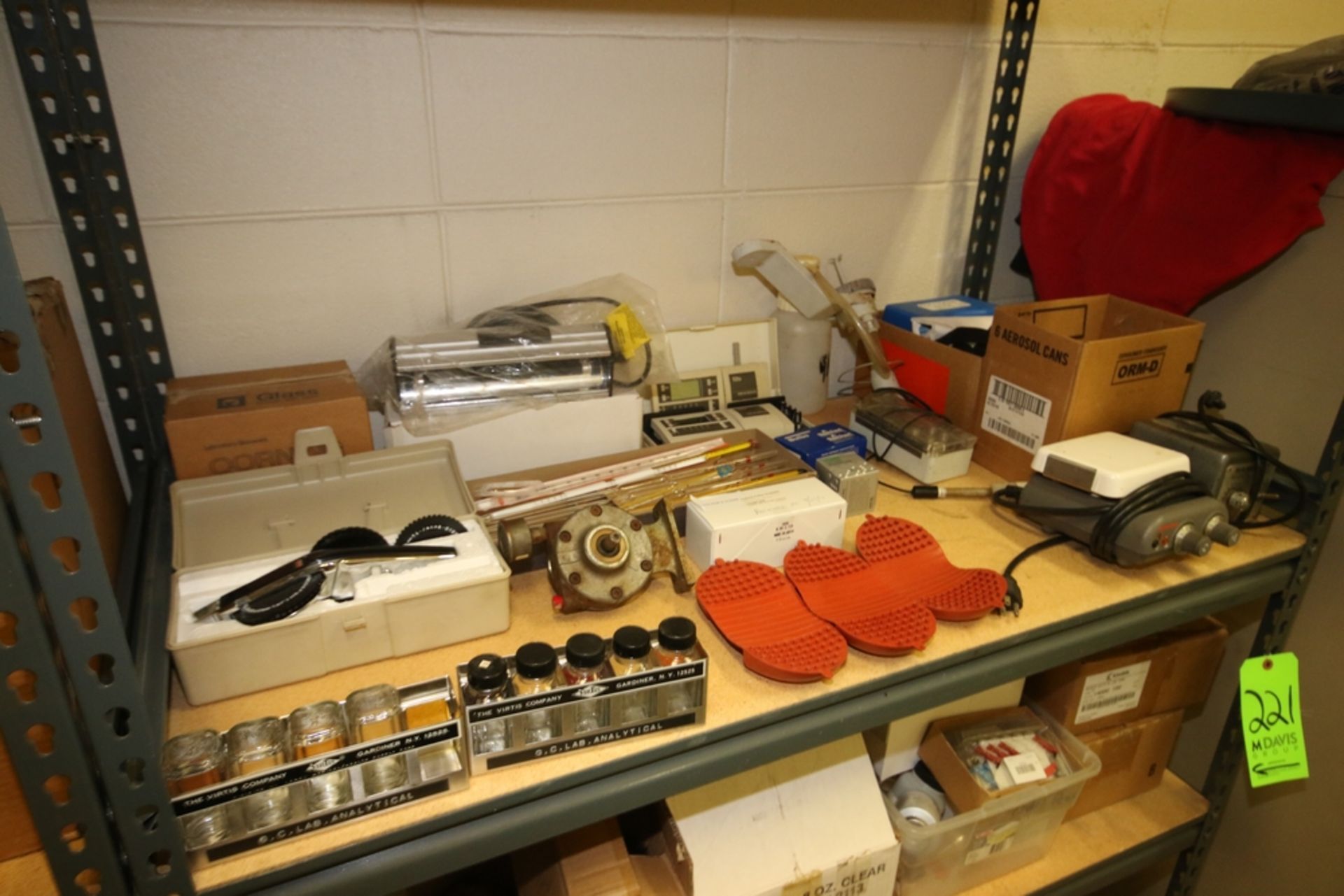 Contents of Shelf, Includes (2) Hot Plates, (3) Hot Surface Grips, Beaker Drying Racks, Time - Image 3 of 3