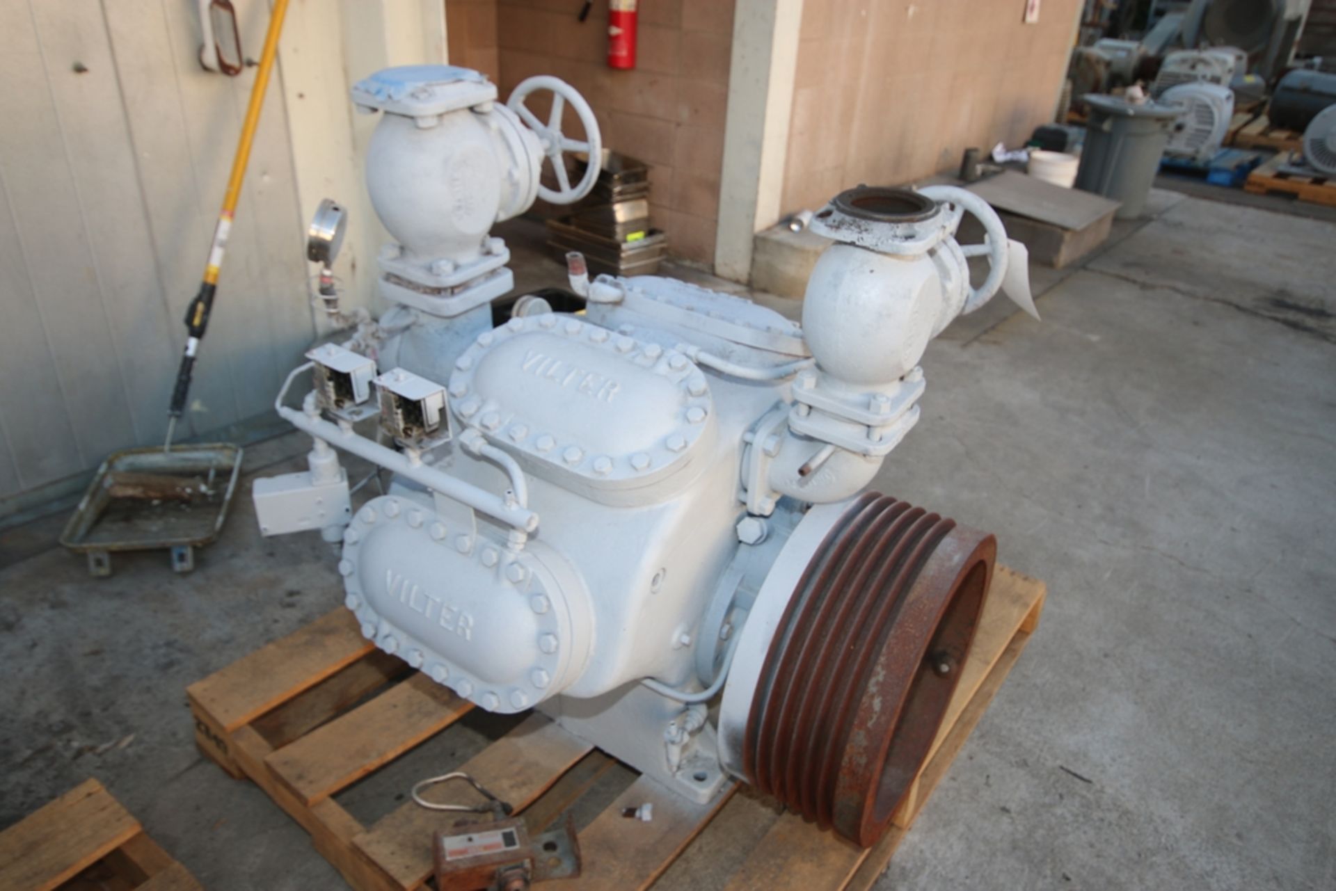 Vilter 8-Cylinder Compressor Head, Size 448, with (2) Ball Valves - Image 2 of 2